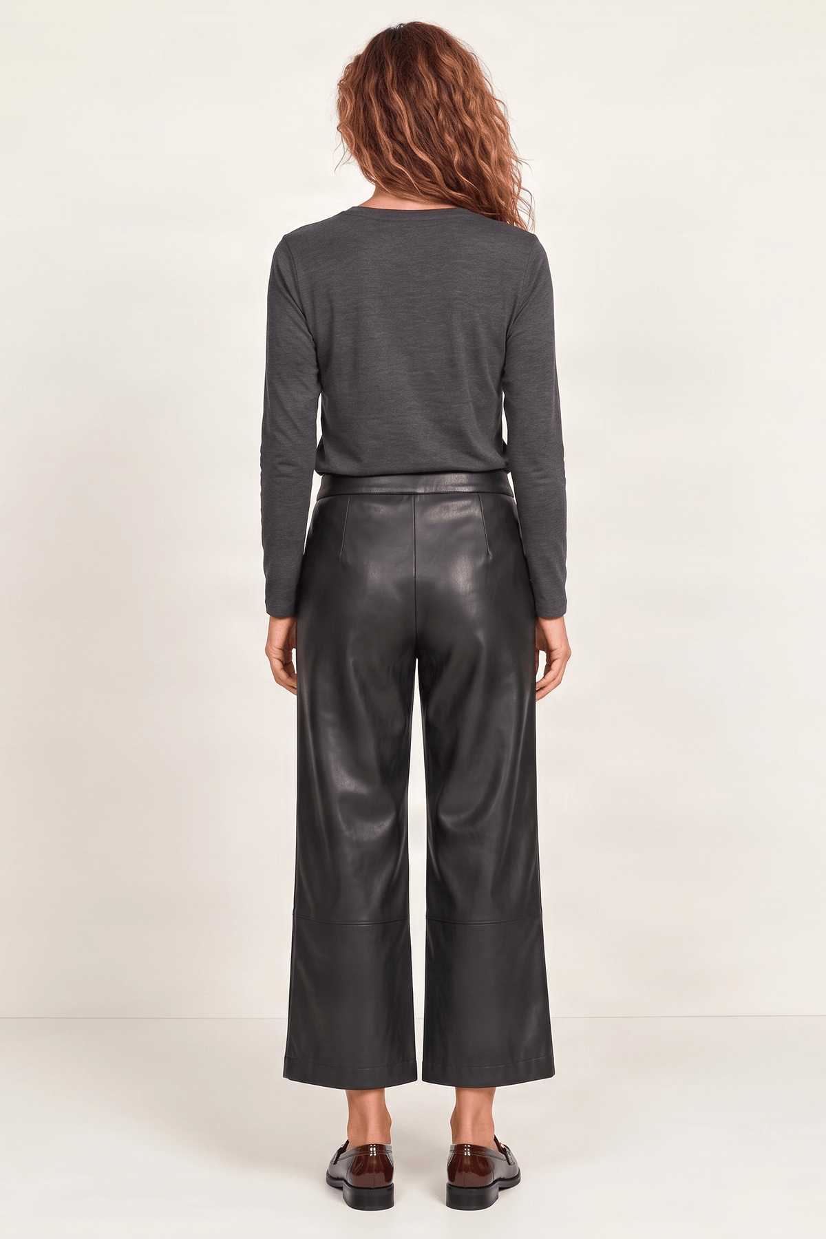 Pantalon negro de polipiel ancho con corte Lolitas&L - lolitasyl.com