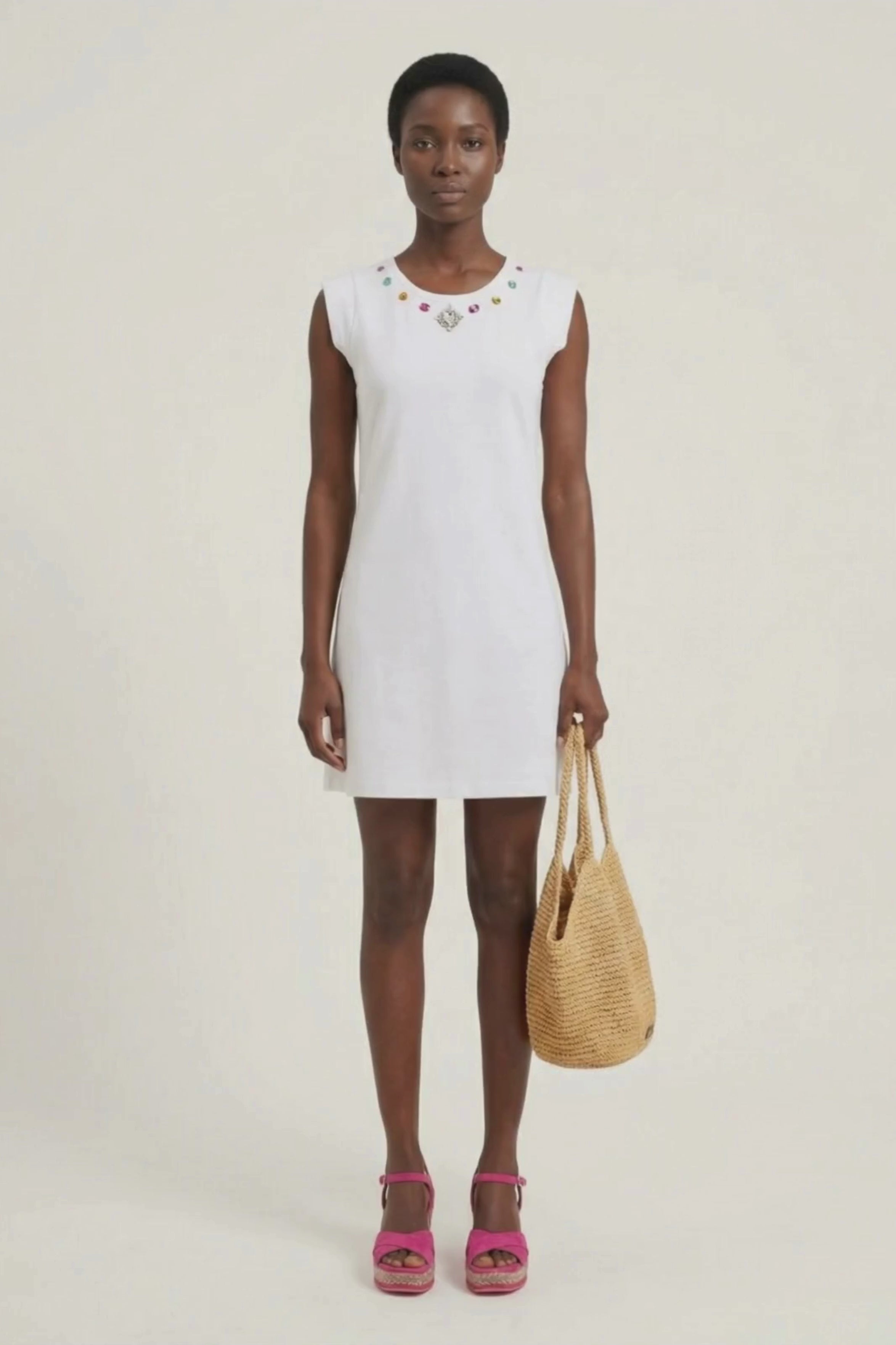 Vestido blanco corto sin mangas con pedreria en el escote Lolitas&L