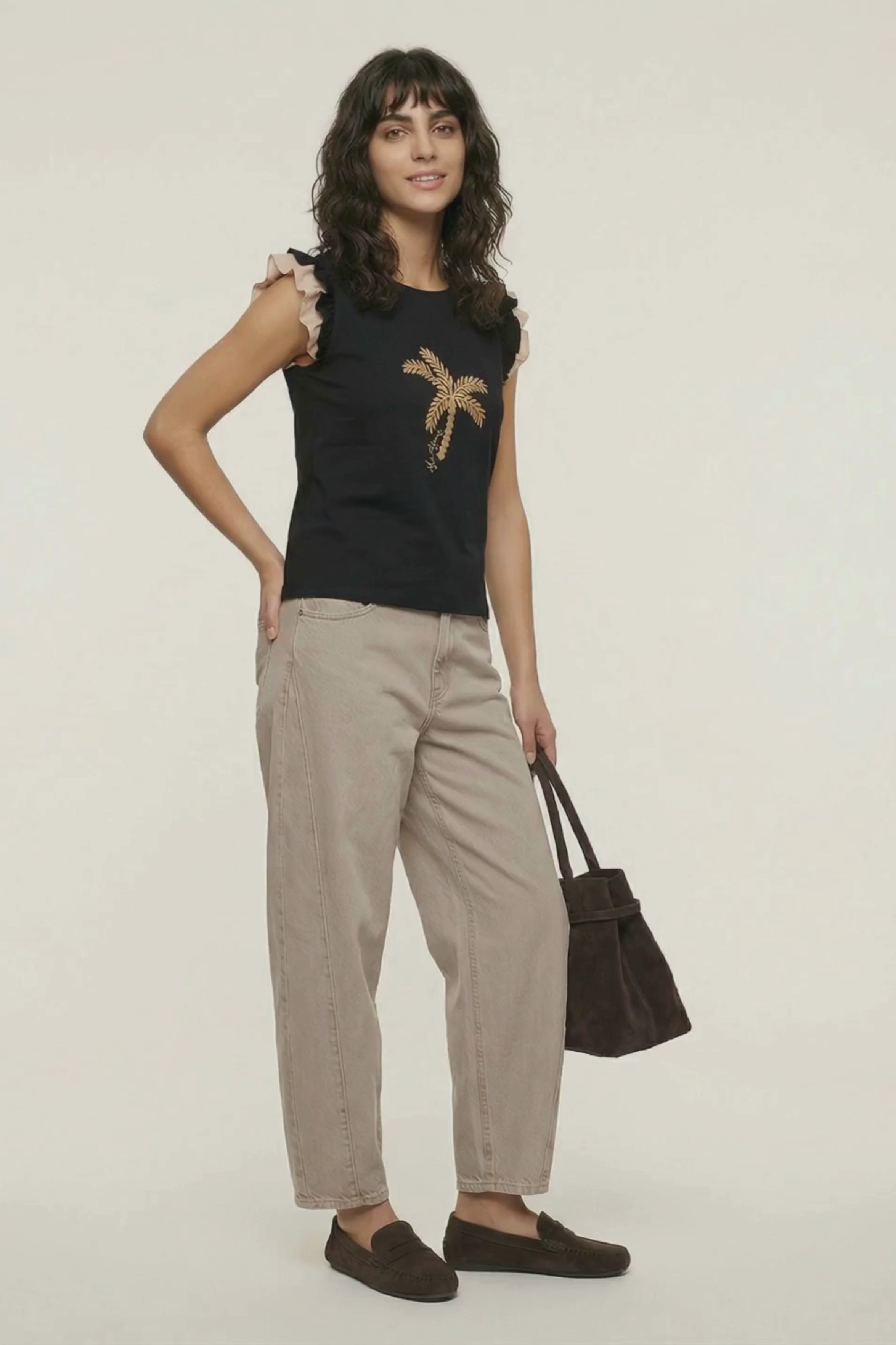 Camiseta negra bordado palmera con volantes Lolitas&L