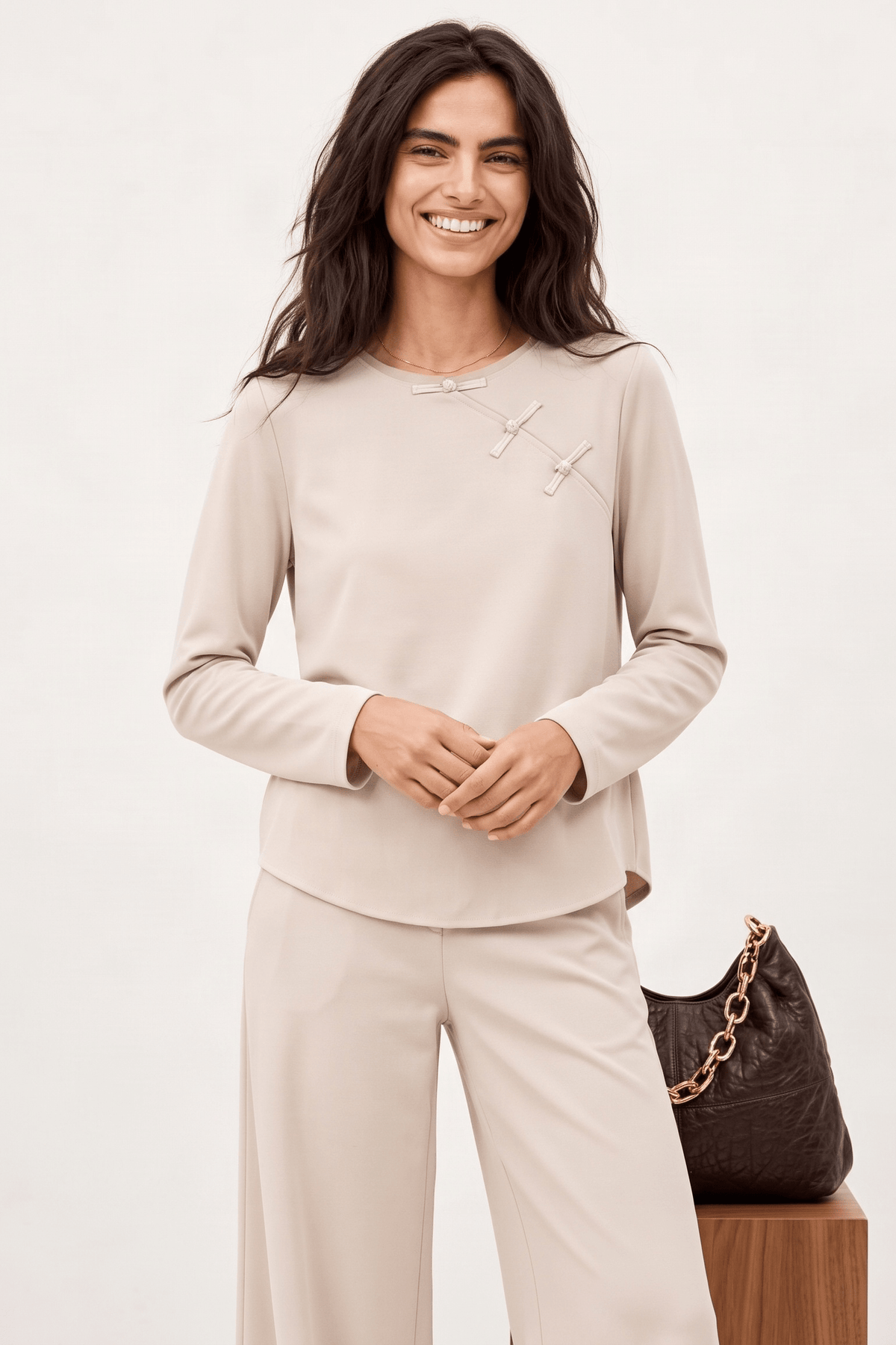 Sudadera Crema Scuba de Estilo Oriental con Espalda Satinada – Lolitas&L - lolitasyl.com