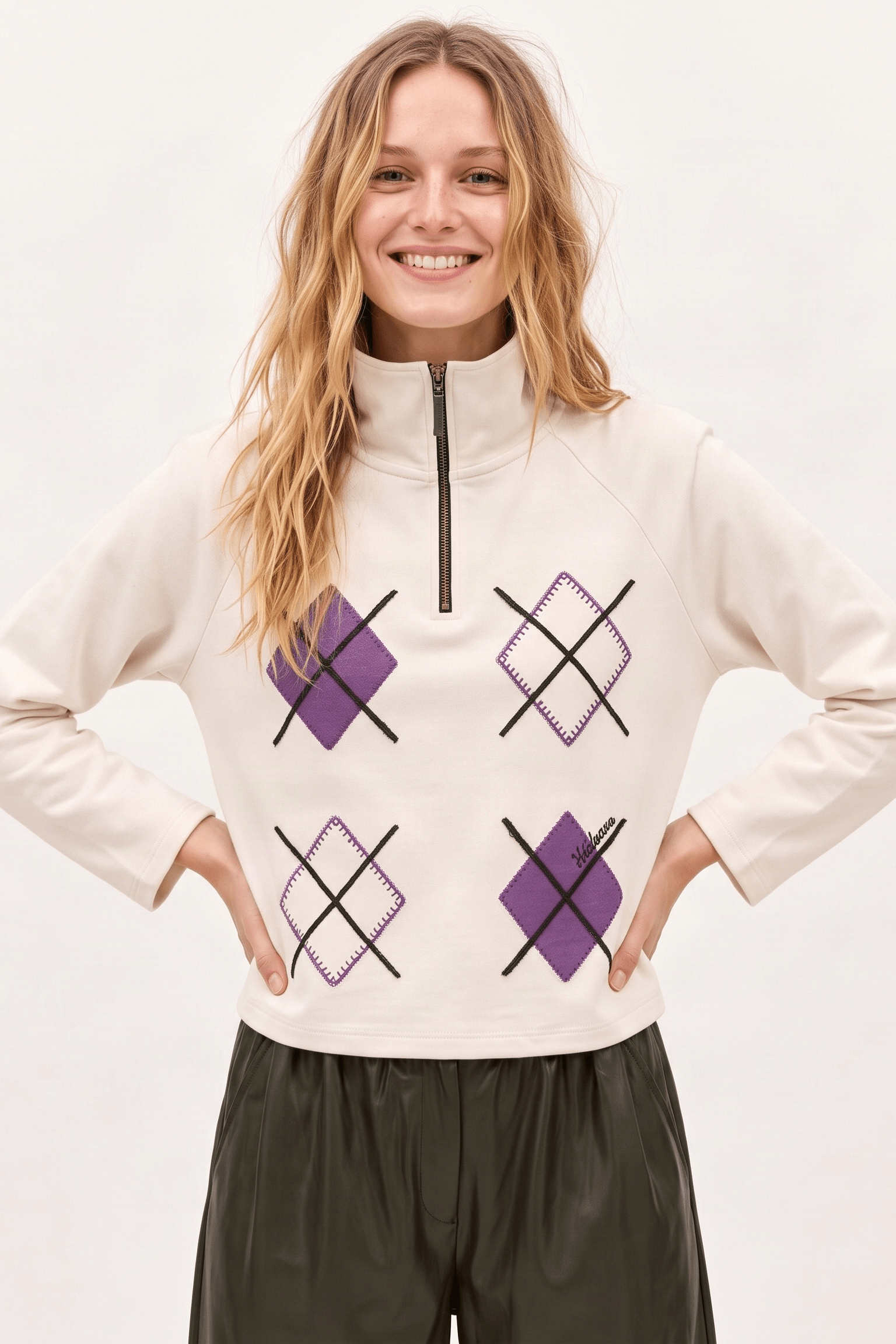 Sudadera de Felpa Blanca con Cuello Chimenea y Bordado de Rombos – Lolitas&L - lolitasyl.com