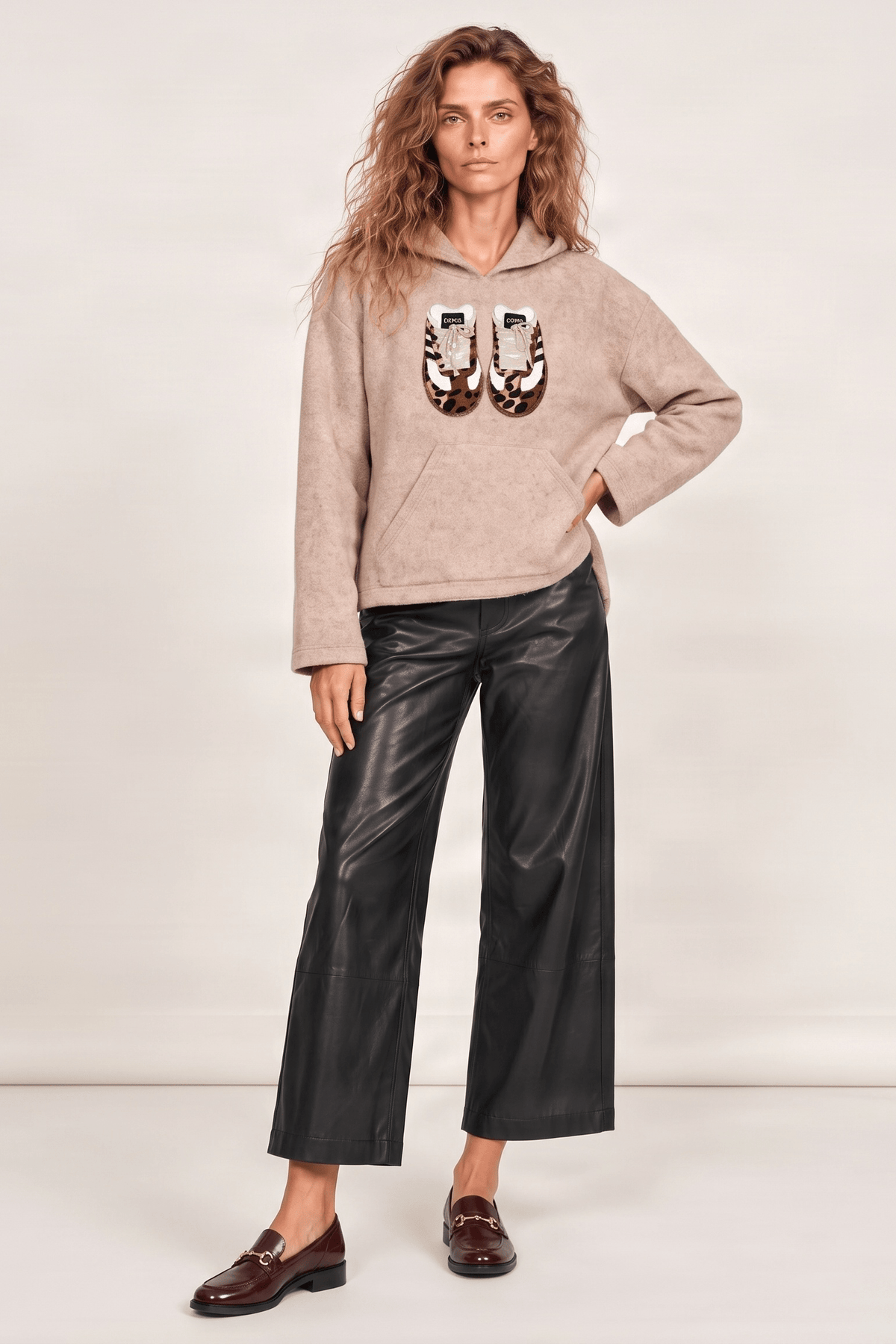 Sudadera de punto beig bordado zapatillas con capucha Lolitas&L - lolitasyl.com