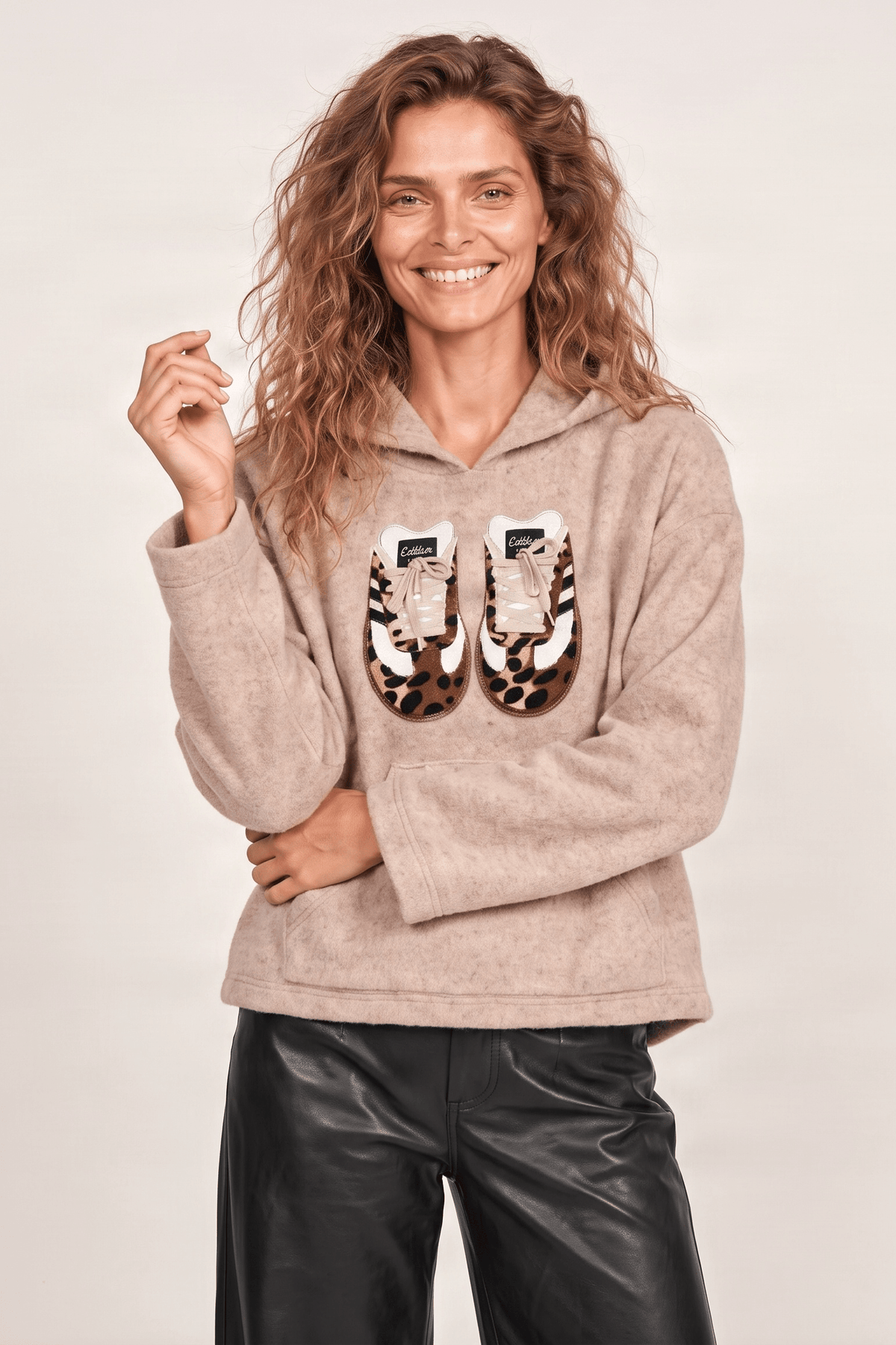 Sudadera de punto beig bordado zapatillas con capucha Lolitas&L - lolitasyl.com