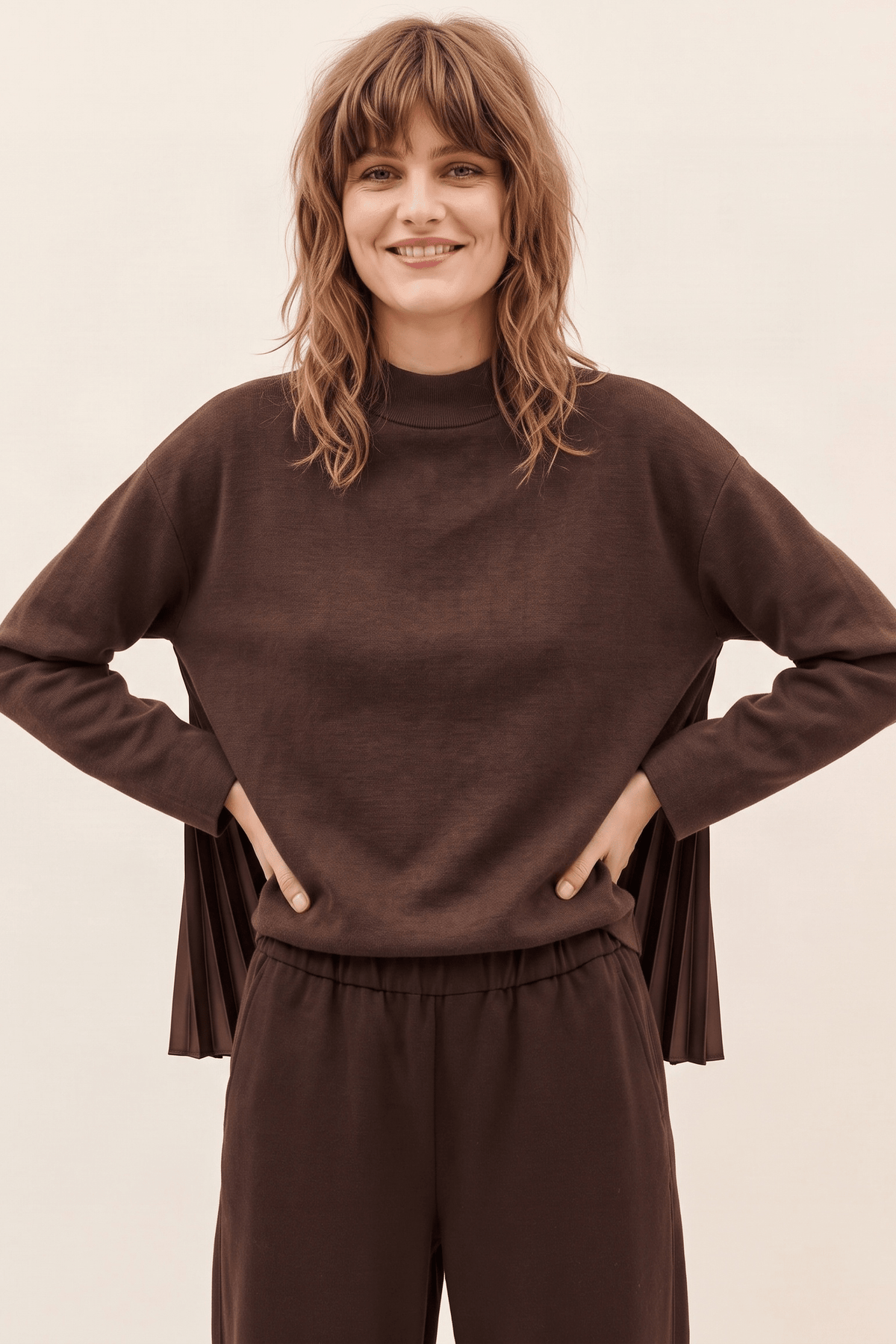 Sudadera Marrón Oscuro Scuba con Espalda Plisada Satinada – Lolitas&L - lolitasyl.com