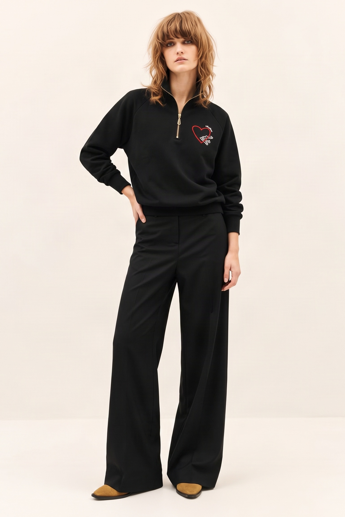 Sudadera Negra en Felpa de Algodón con Bordado Corazón e Imperdibles – Lolitas&L