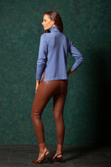 Suéter azul con cuello alto y aberturas LolitasyL - lolitasyl.com