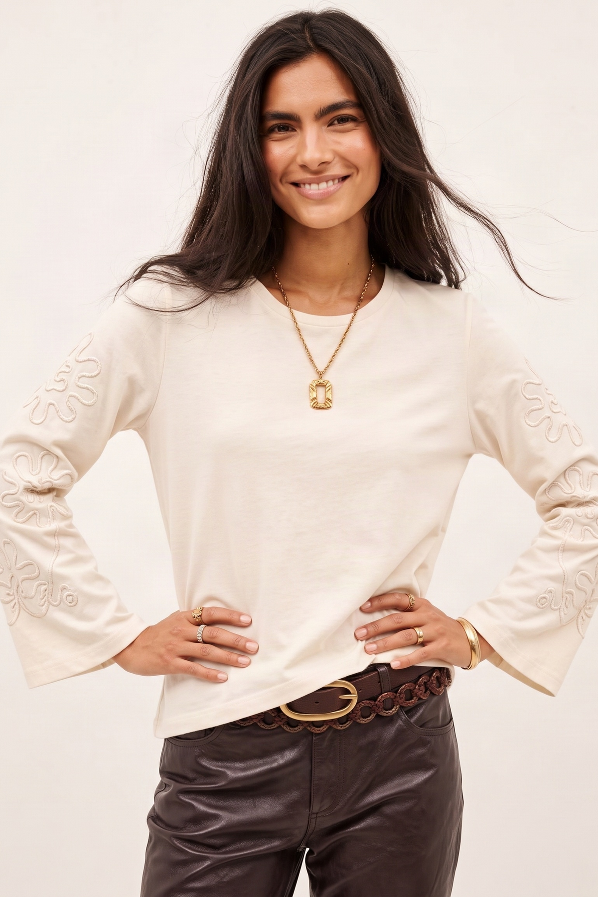 Top Crema Asimétrico en Jersey de Algodón con Manga Campana y Bordado – Lolitas&L