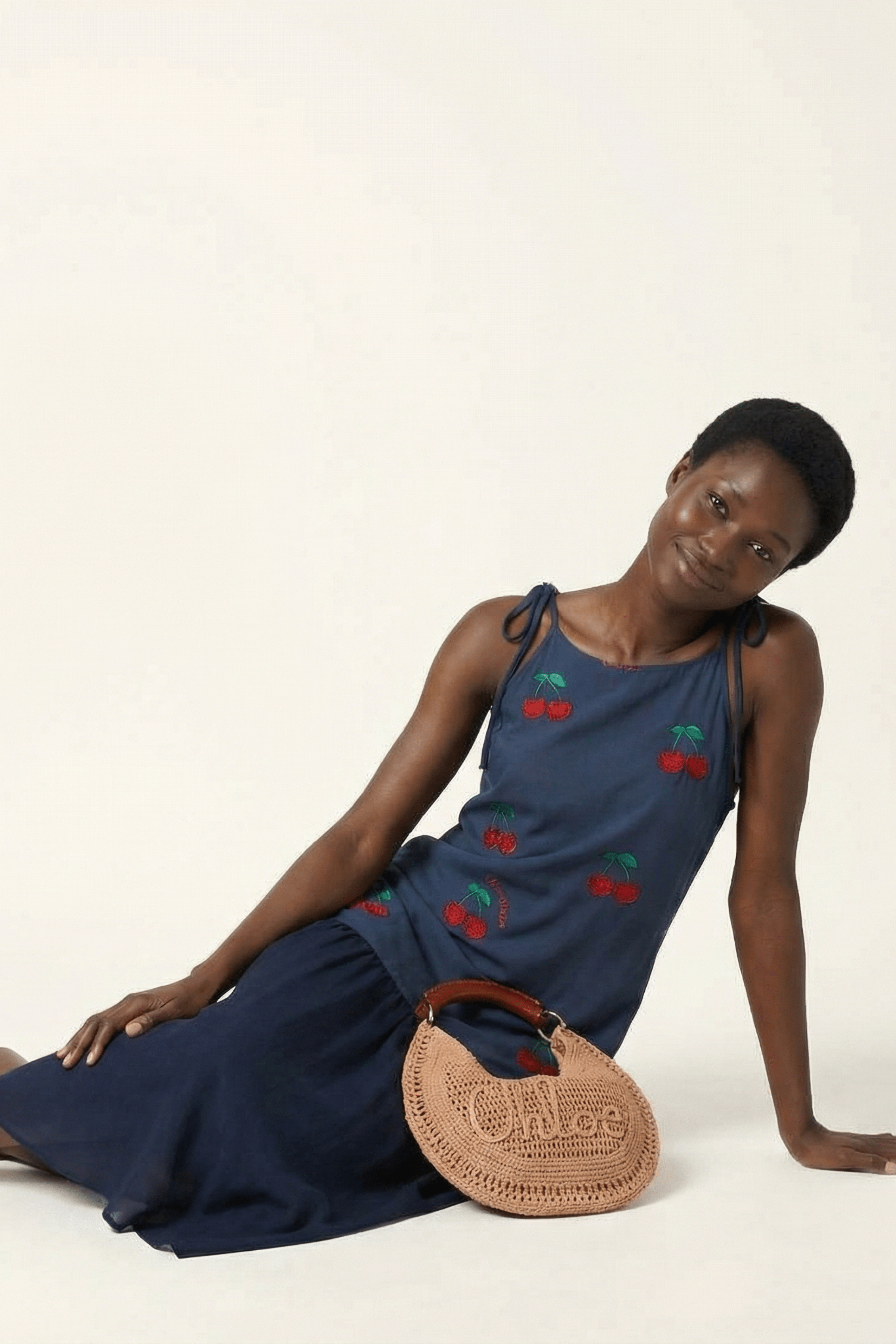 Vestido azul marino largo de tirantes con cereza bordada Lolitas&L - lolitasyl.com