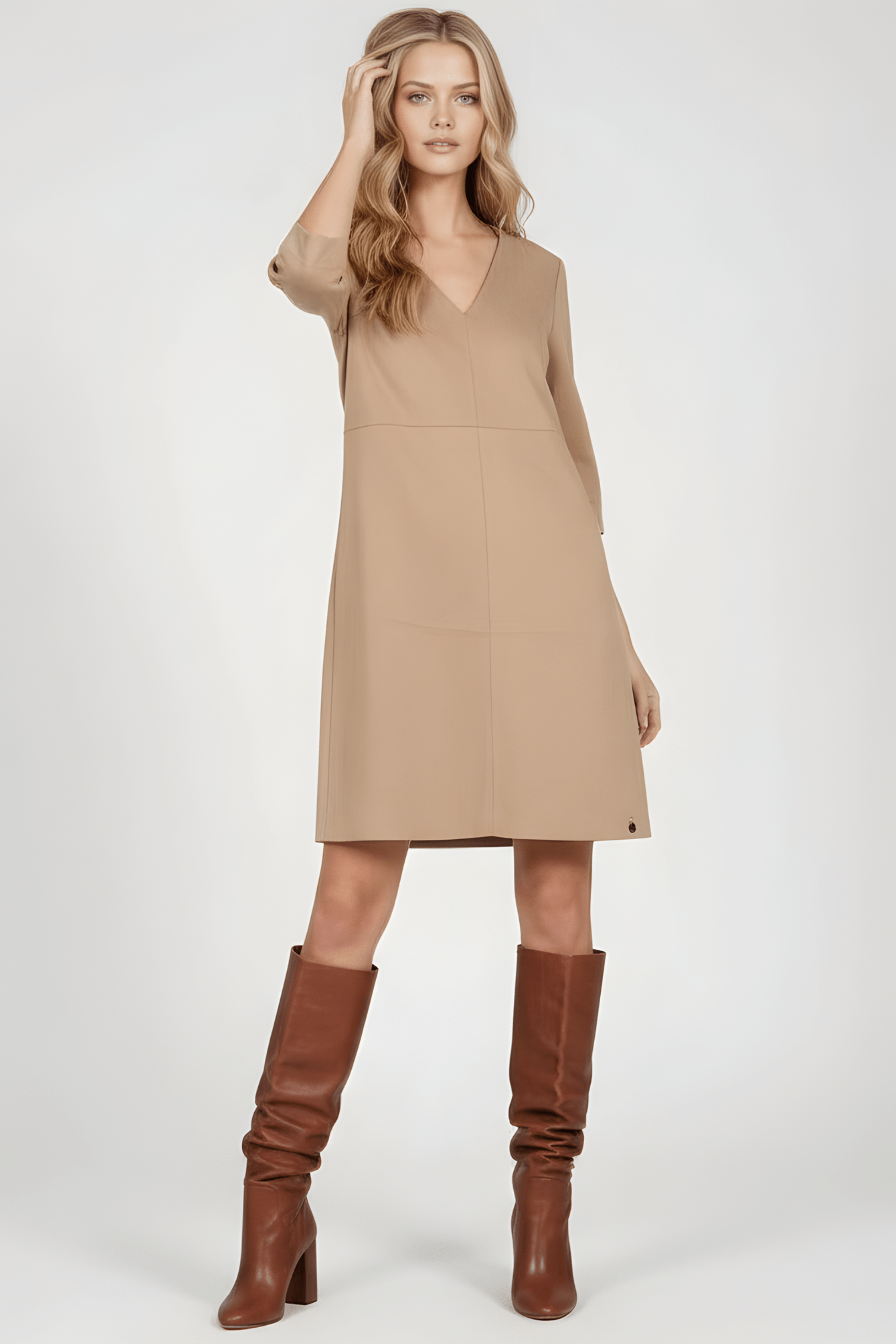 Vestido beige antelina escote en uve Lolitas&L - lolitasyl.com