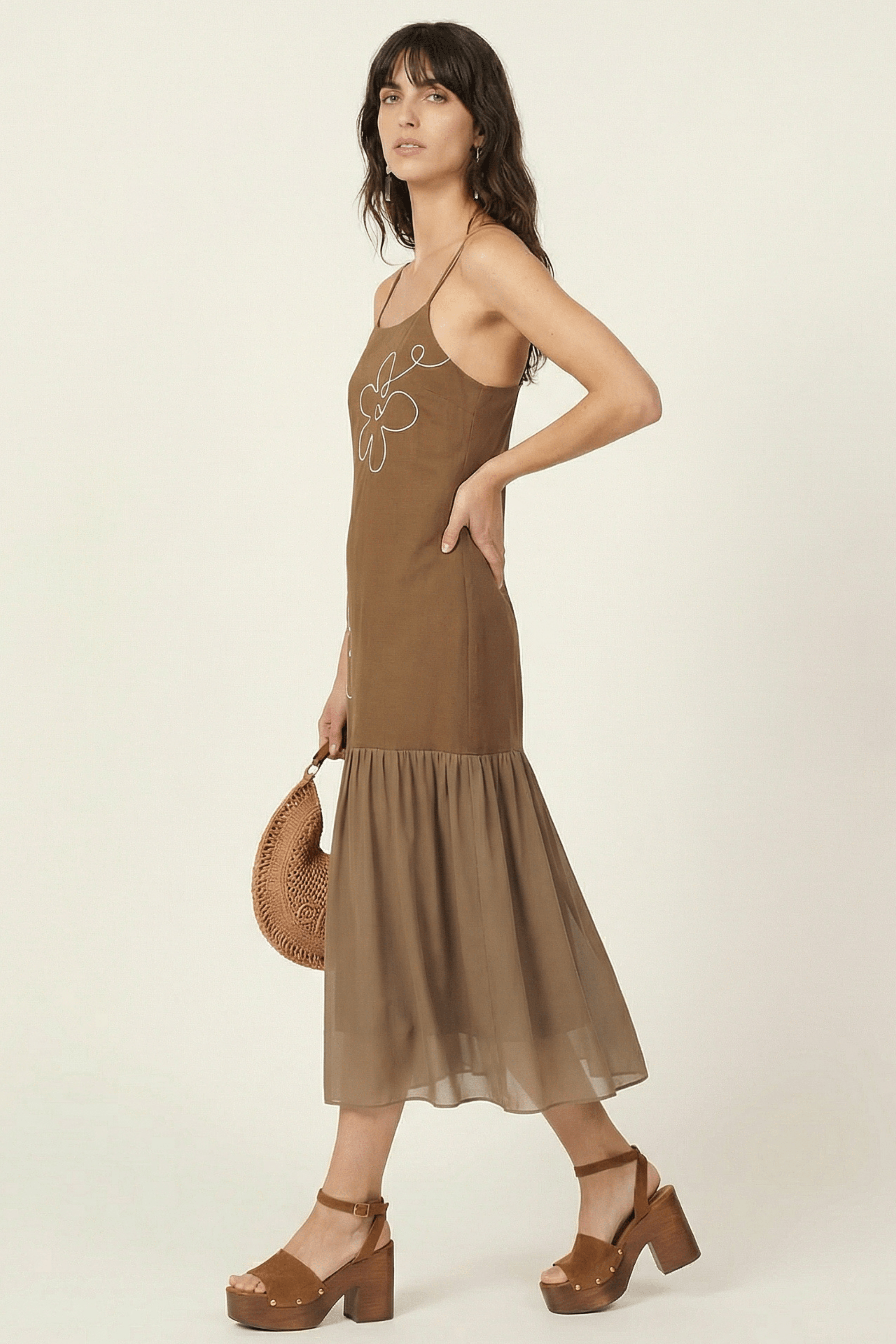 Vestido beige tirantes con bordado flor Lolitas&L - lolitasyl.com