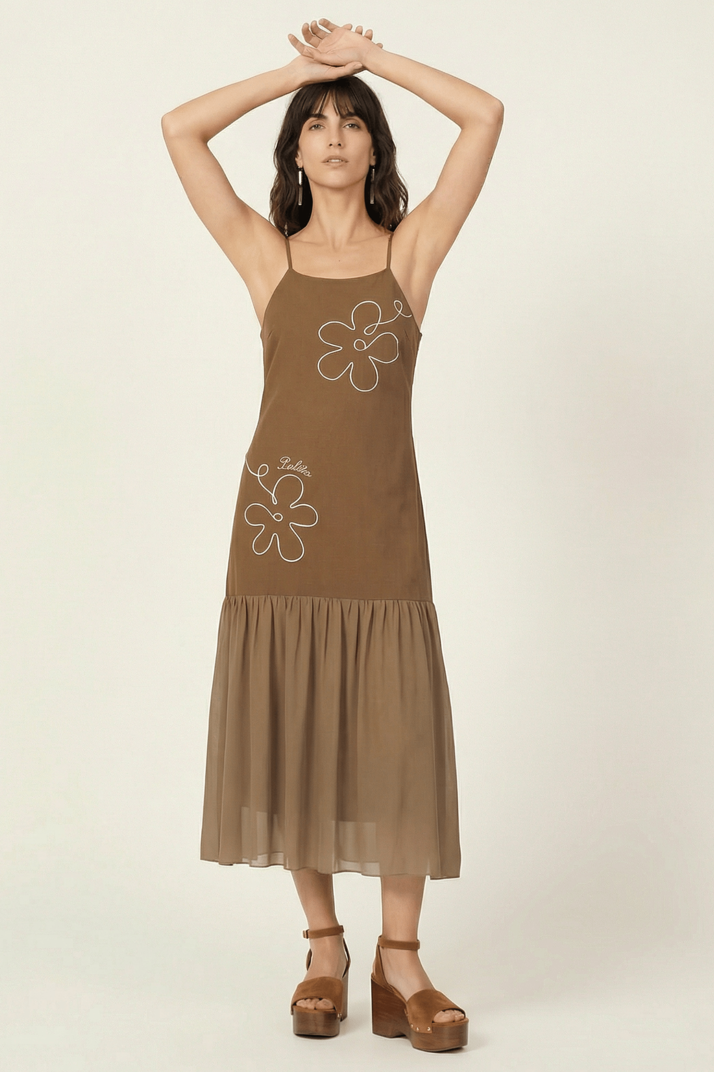 Vestido beige tirantes con bordado flor Lolitas&L - lolitasyl.com
