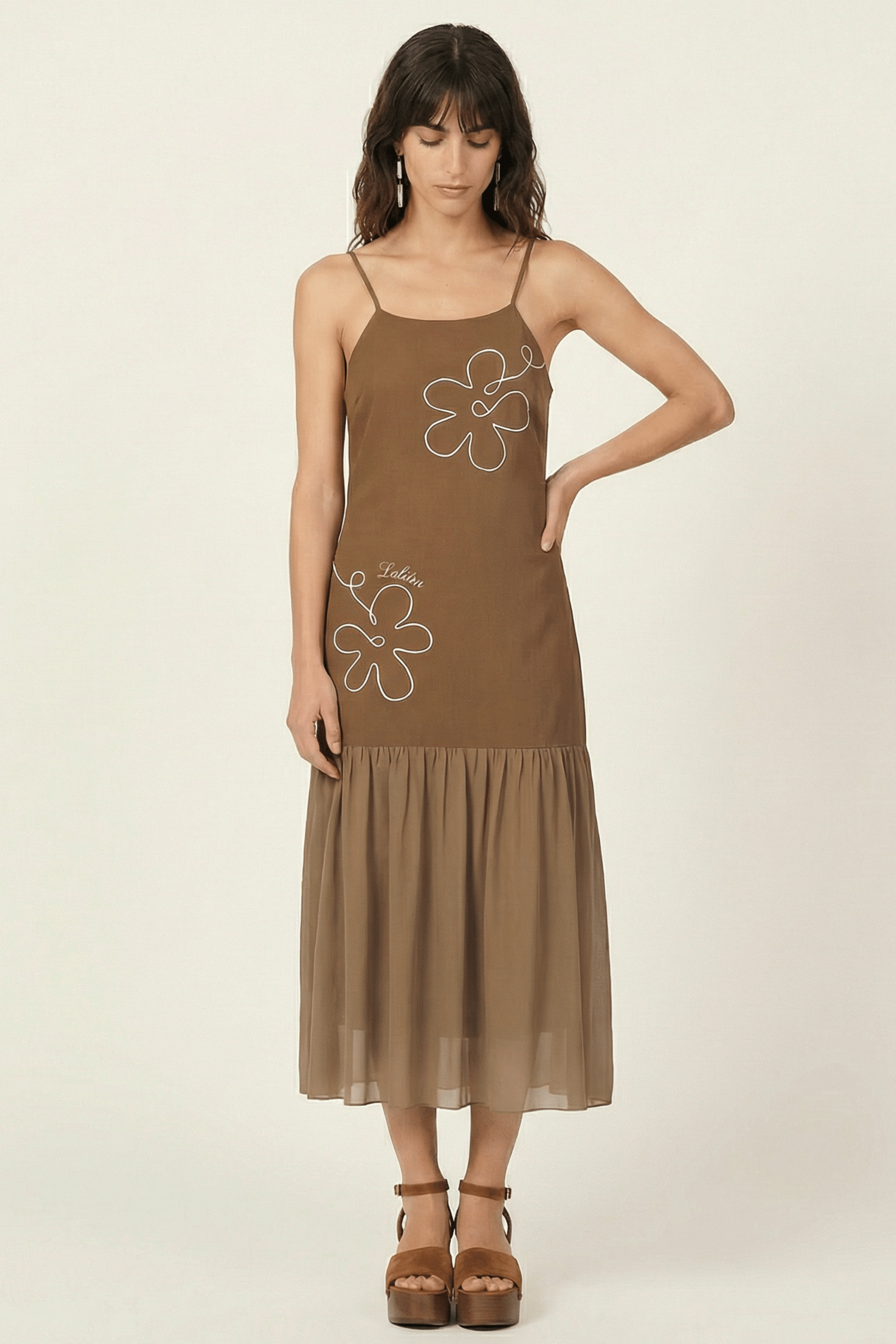 Vestido beige tirantes con bordado flor Lolitas&L - lolitasyl.com