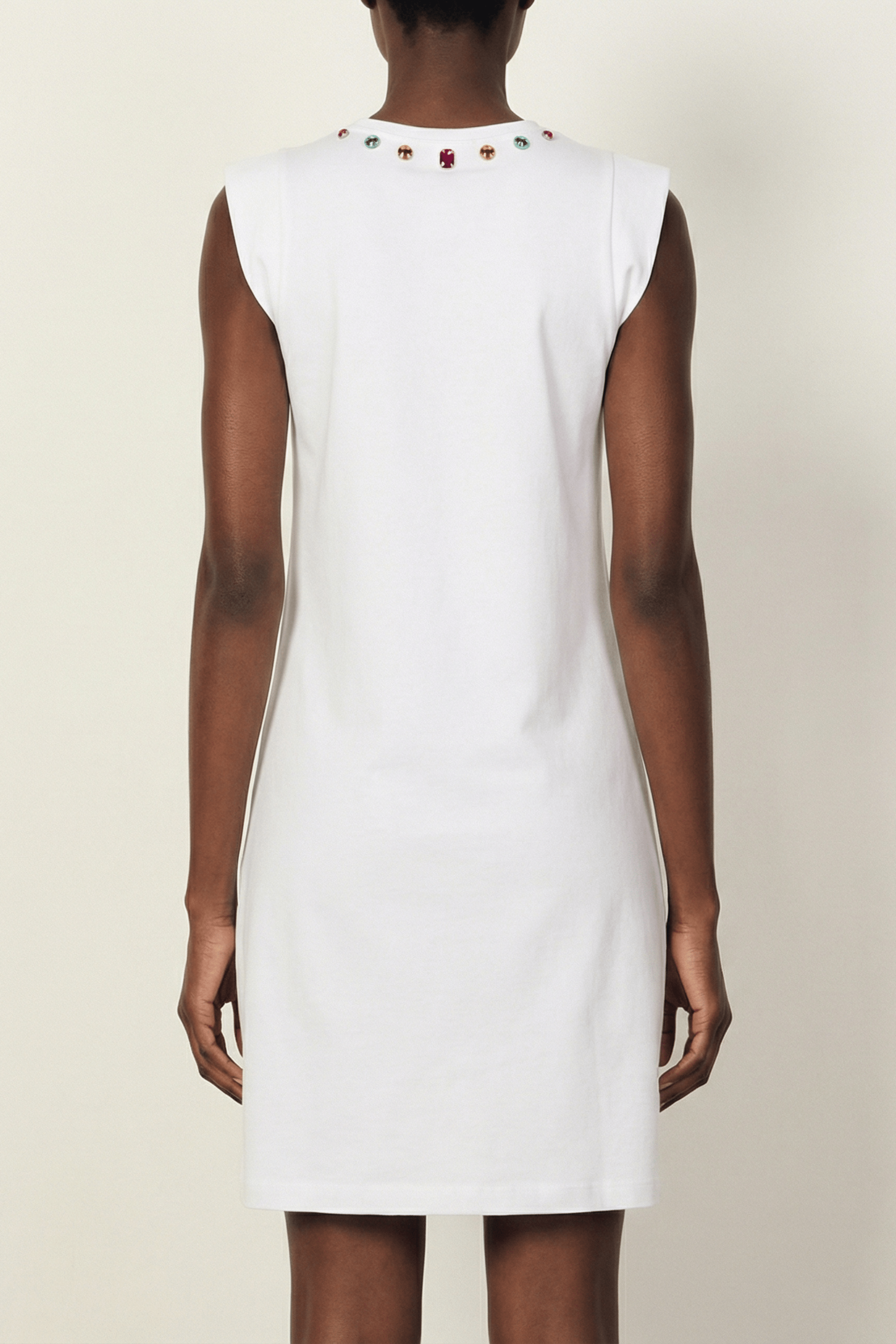 Vestido blanco corto sin mangas con pedreria en el escote Lolitas&L - lolitasyl.com