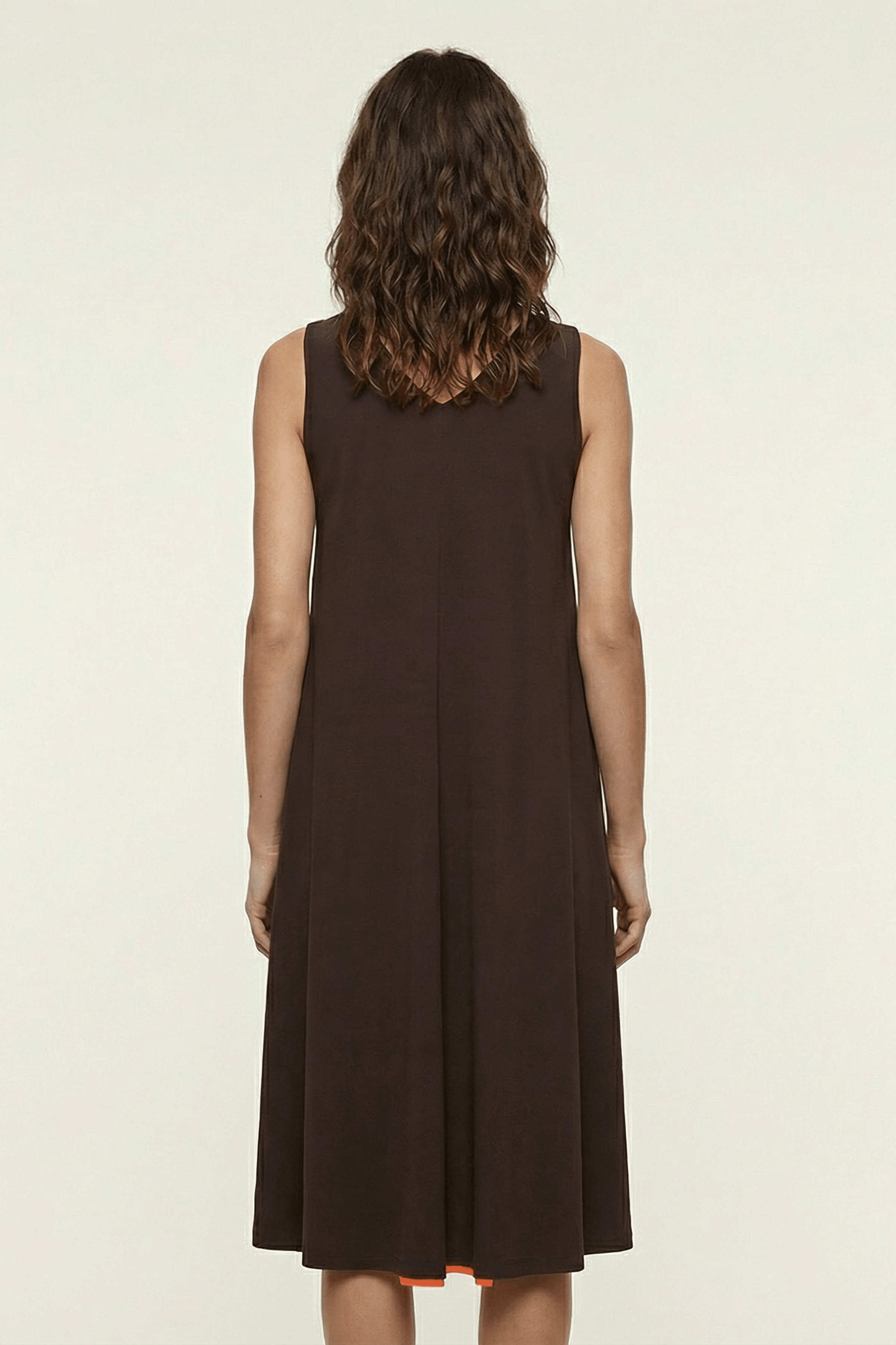 Vestido marron sin mangas con cenefa bordada en contraste naranja Lolitas&L - lolitasyl.com