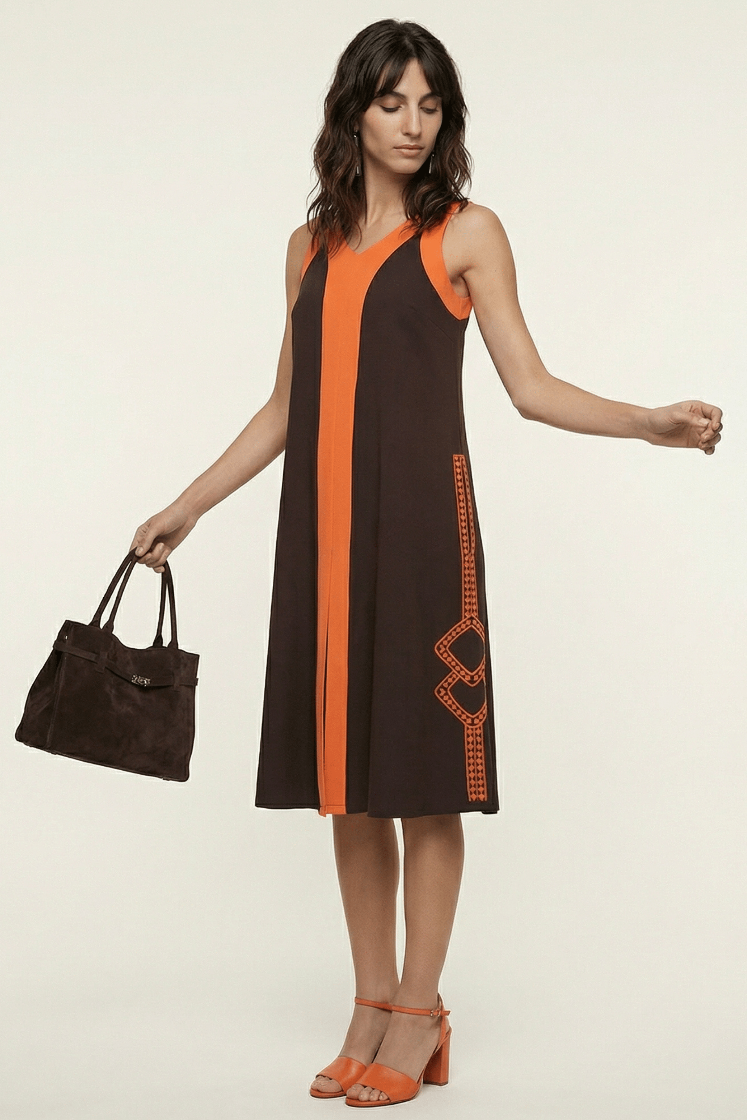 Vestido marron sin mangas con cenefa bordada en contraste naranja Lolitas&L - lolitasyl.com