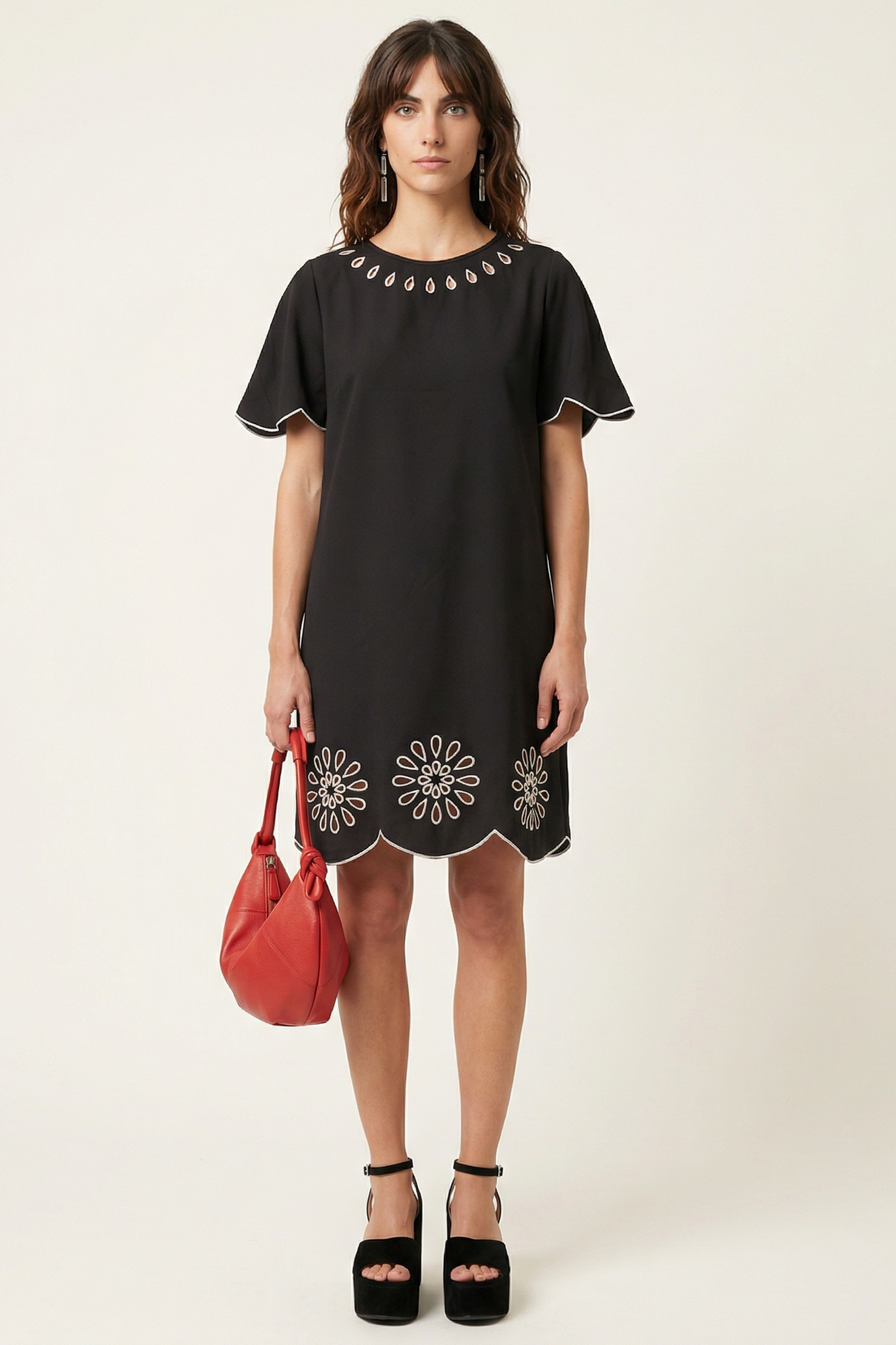 Vestido negro con bordado calado en contraste Lolitas&L