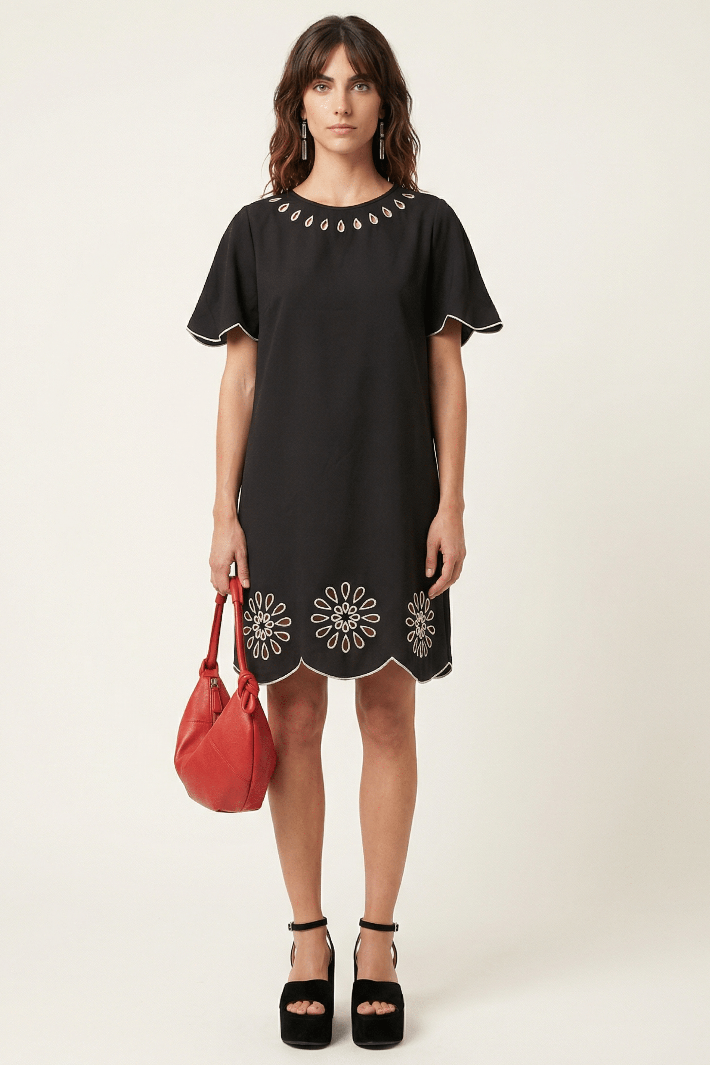 Vestido negro con bordado calado en contraste Lolitas&L - lolitasyl.com