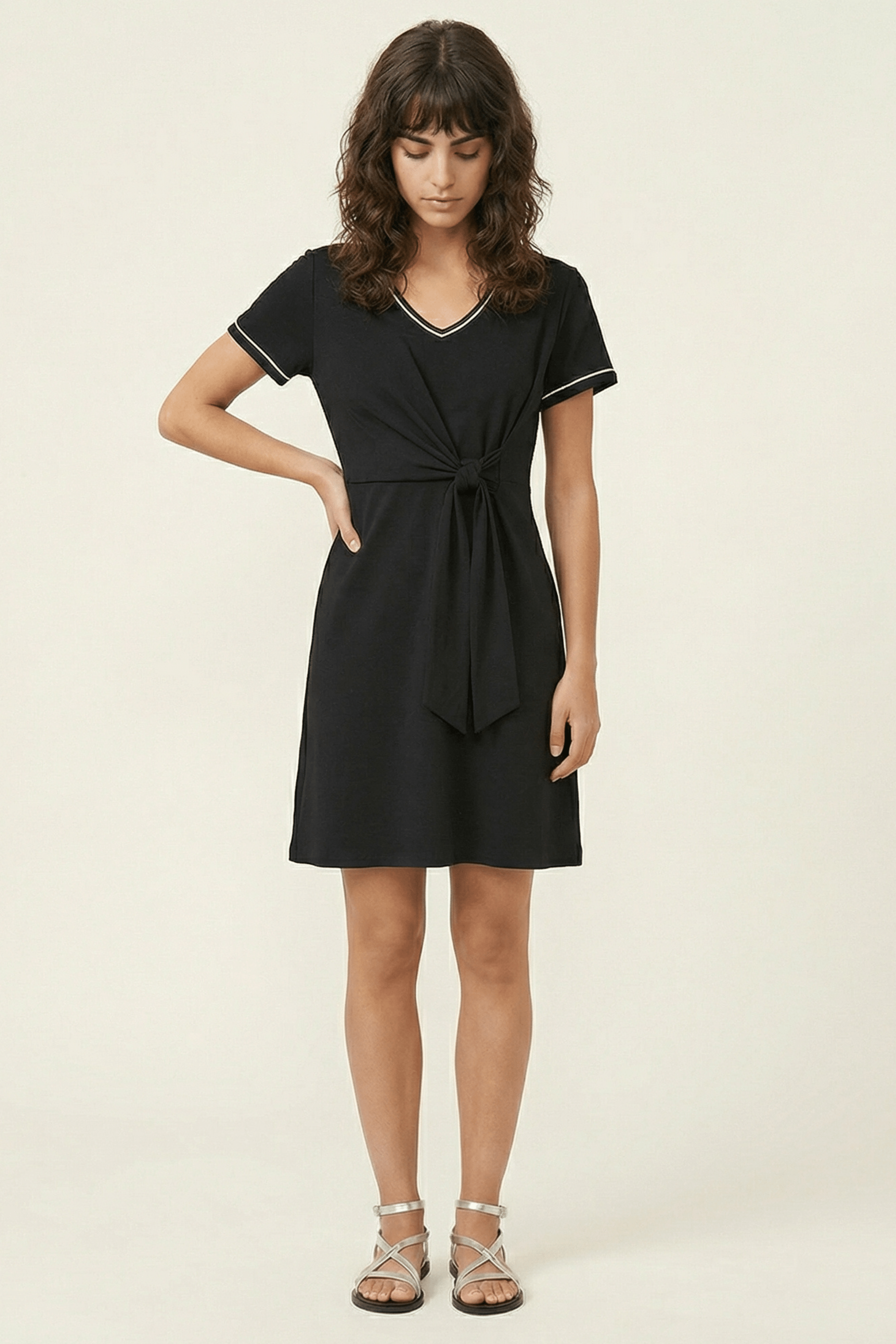 Vestido negro corto anudado en la cintura Lolitas&L - lolitasyl.com