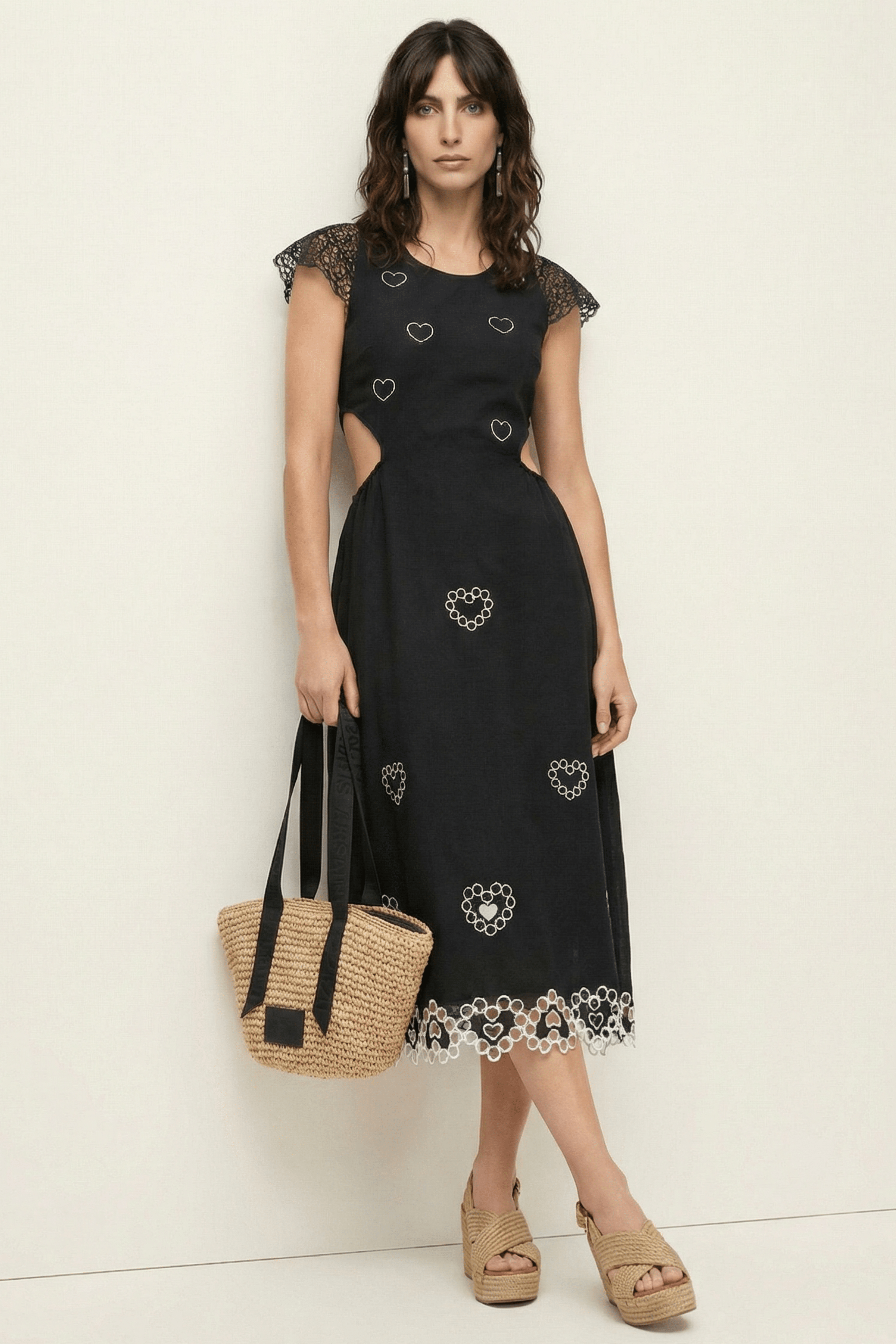 Vestido negro largo bordado corazones con mangas de grogre Lolitas&L - lolitasyl.com