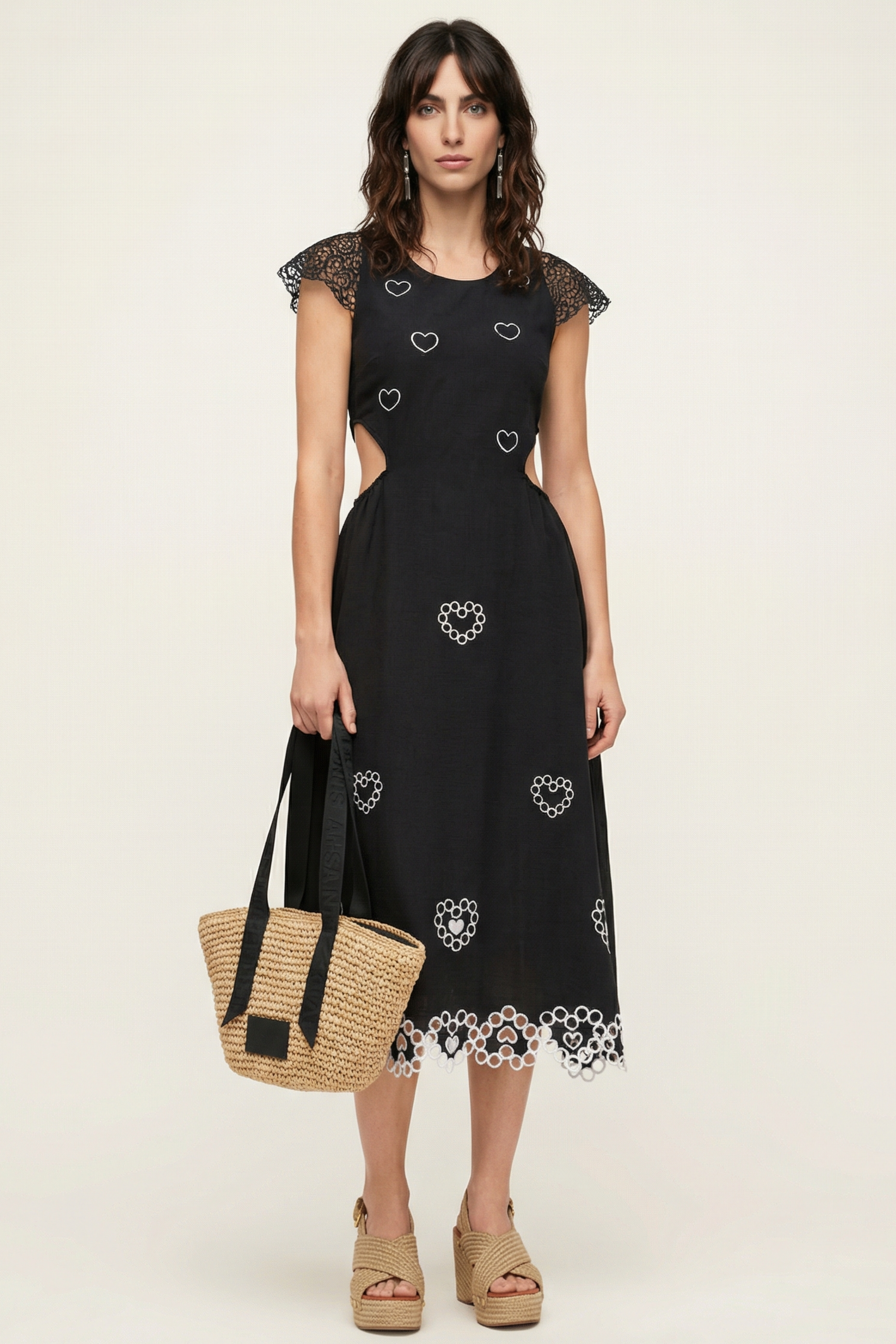 Vestido negro largo bordado corazones con mangas de grogre Lolitas&L