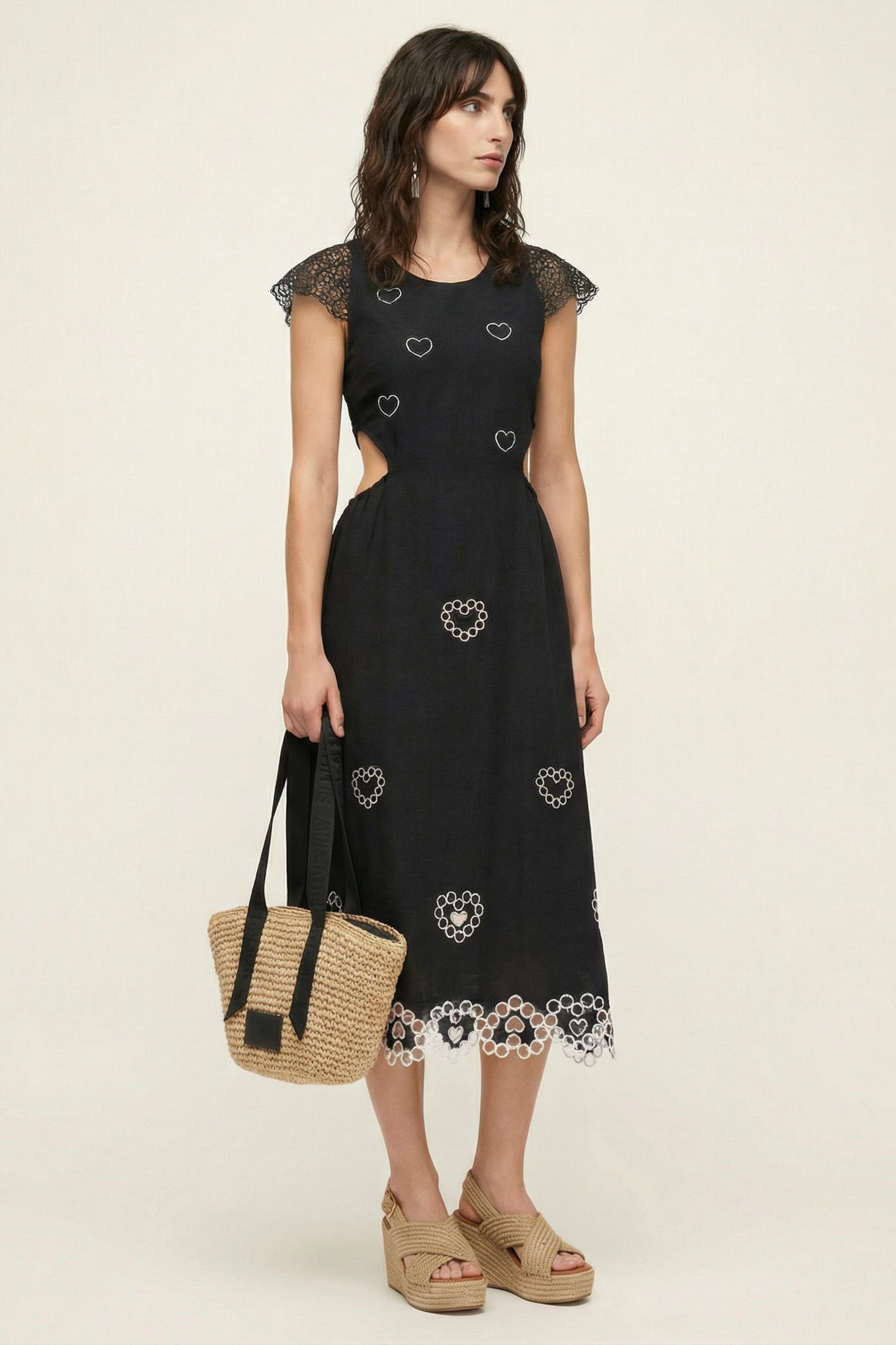 Vestido negro largo bordado corazones con mangas de grogre Lolitas&L