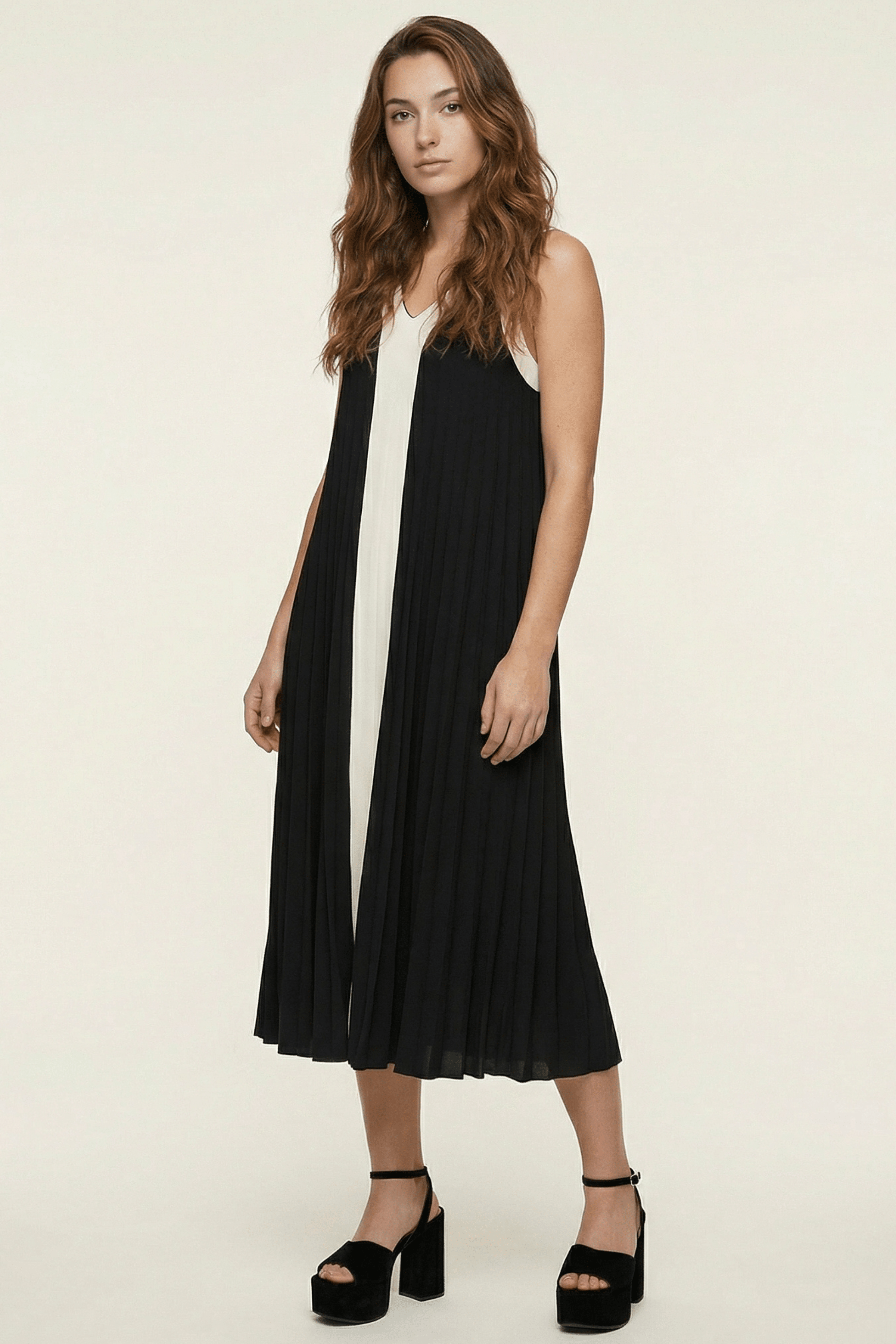 Vestido negro tirantes con corte contraste en el centro Lolitas&L - lolitasyl.com