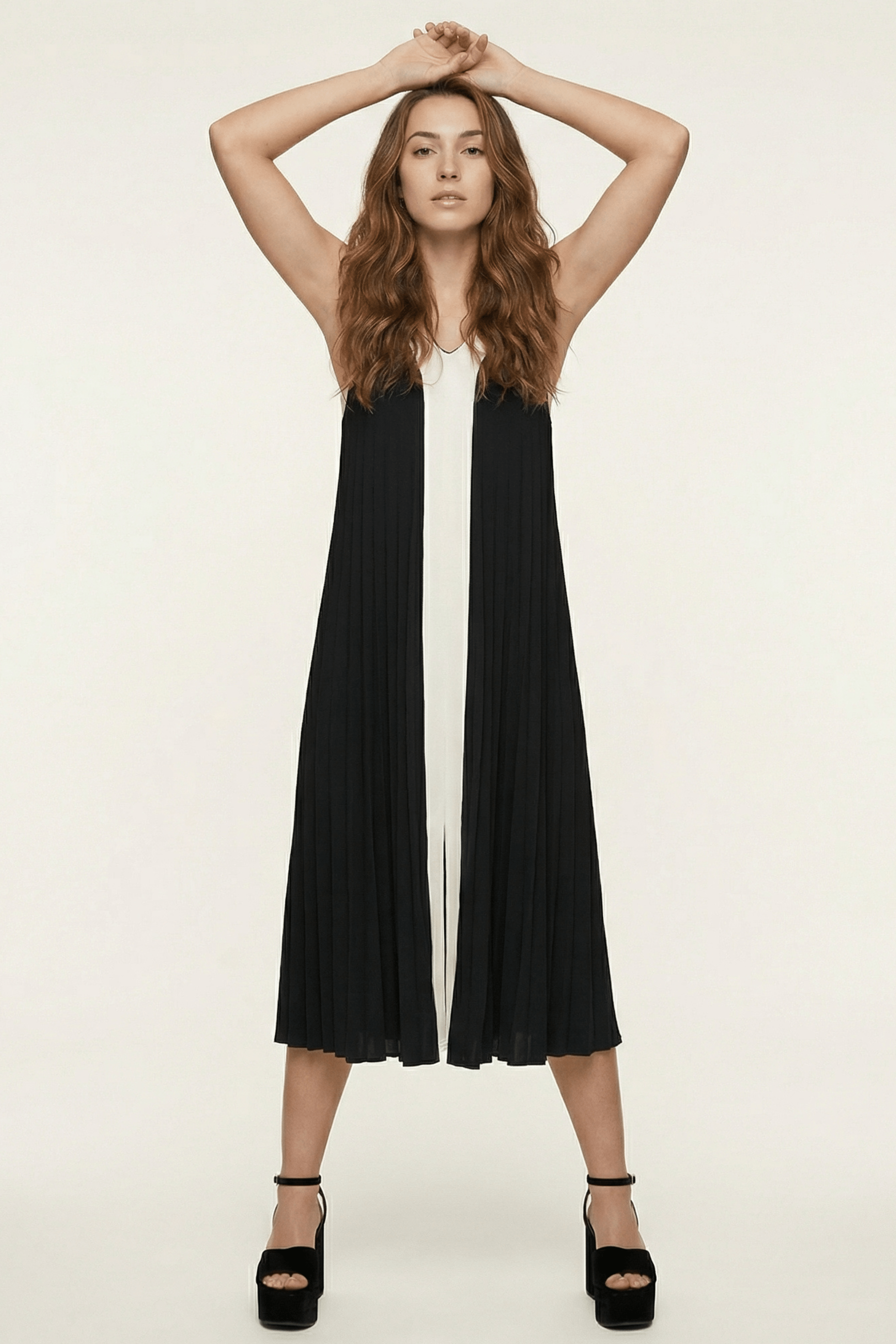 Vestido negro tirantes con corte contraste en el centro Lolitas&L - lolitasyl.com