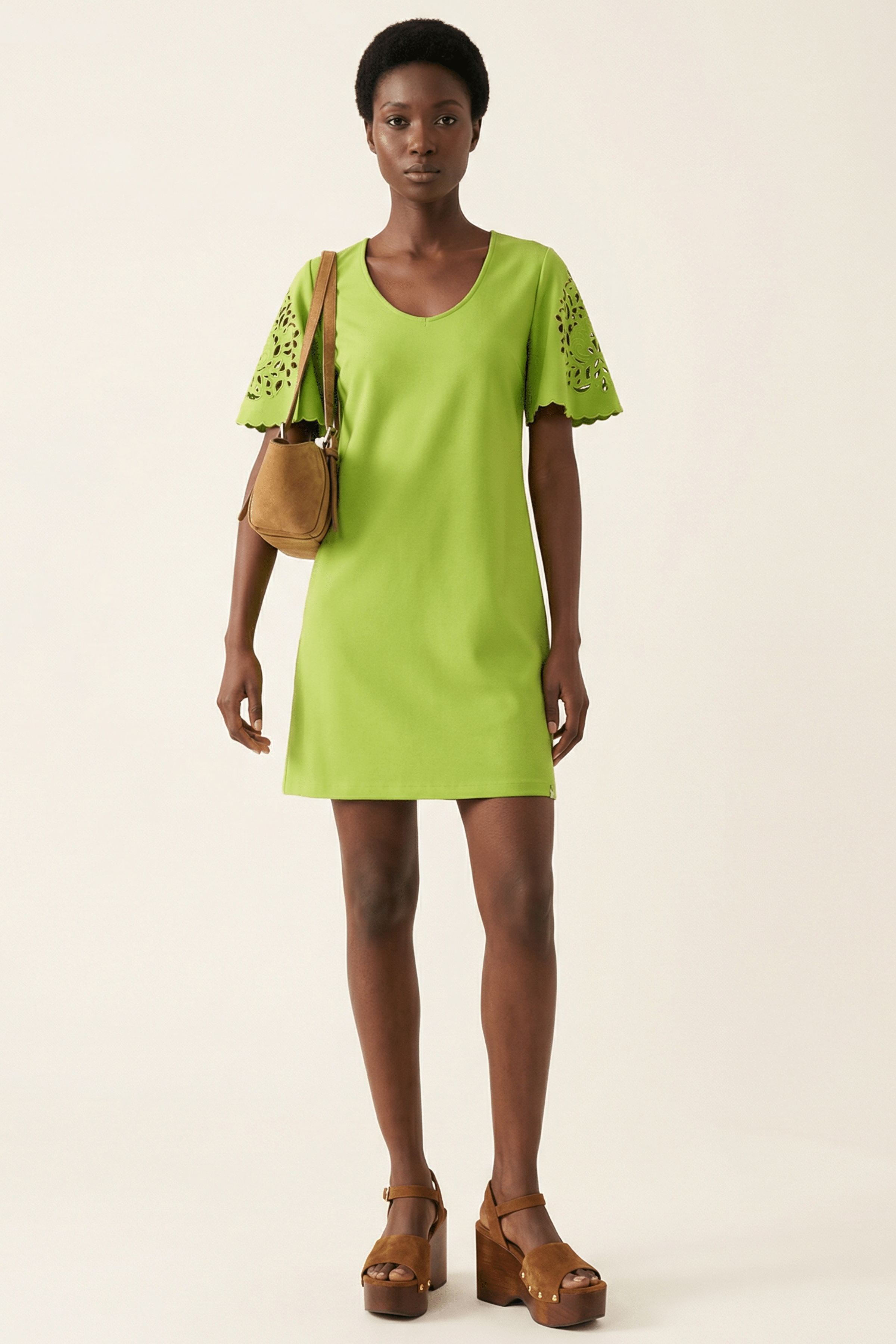 Vestido Verde corto con bordado en manga al codo LolitasyL - lolitasyl.com