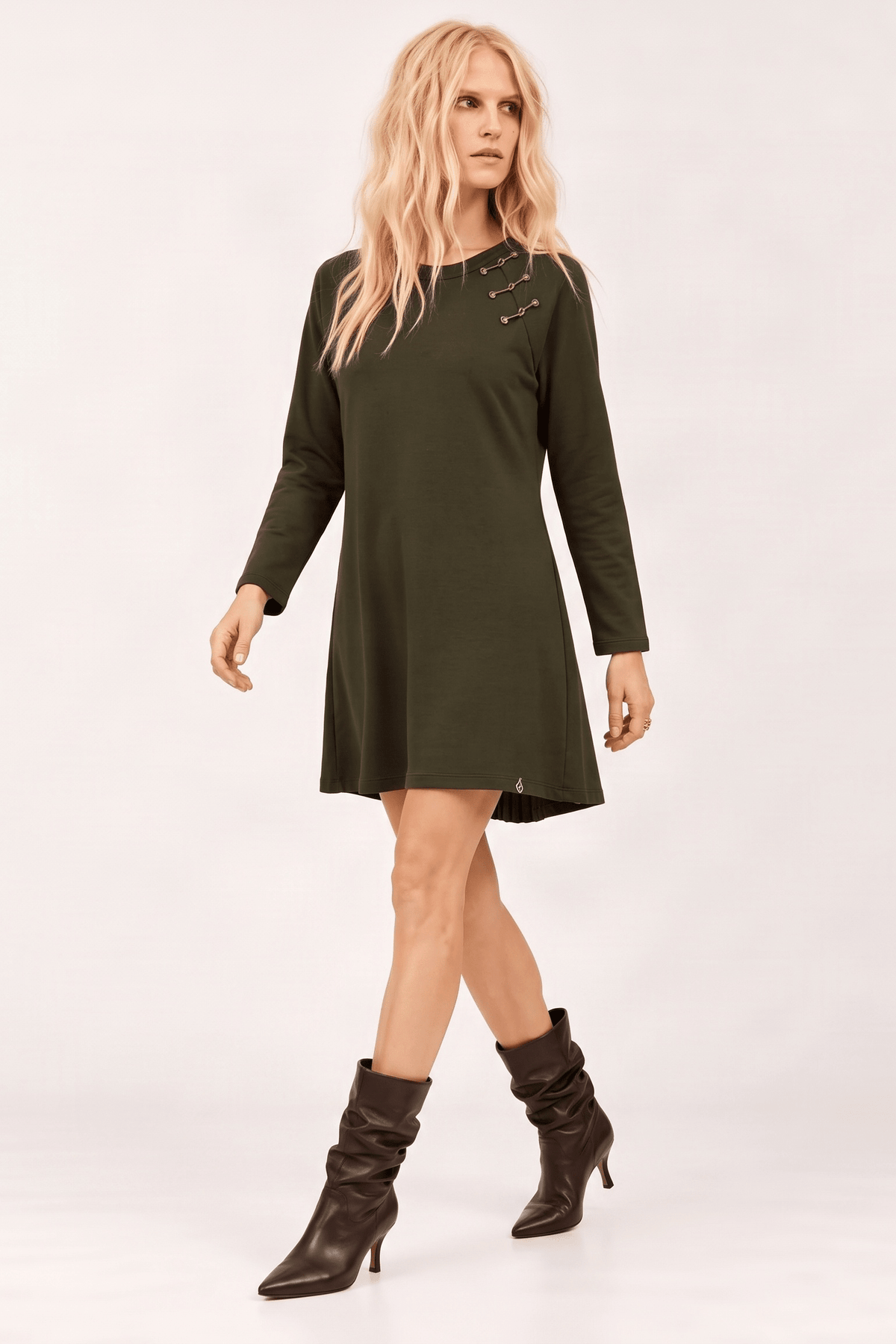 Vestido Verde Militar Estilo Qipao con Espalda de Satén Plisado – Lolitas&L - lolitasyl.com