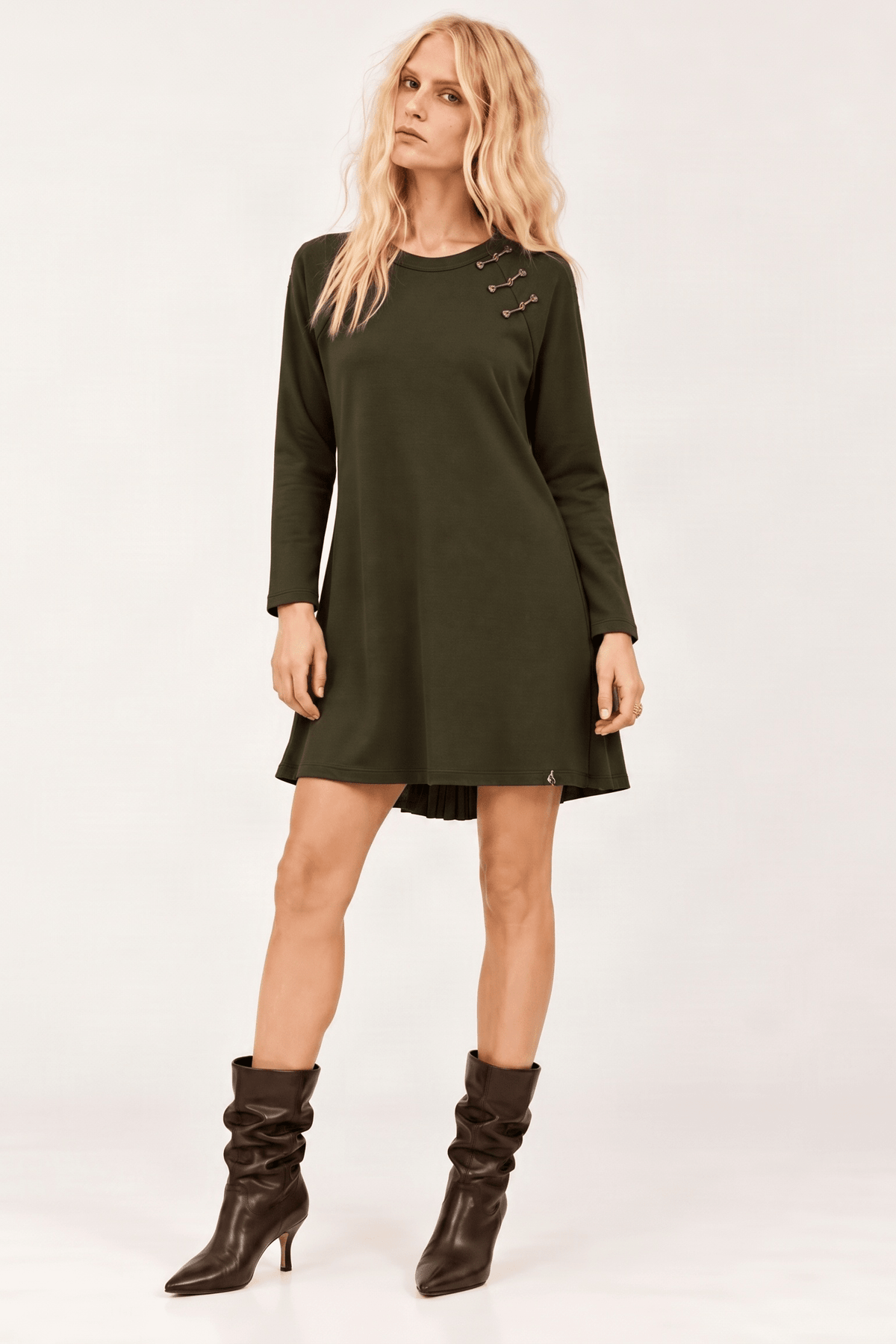 Vestido Verde Militar Estilo Qipao con Espalda de Satén Plisado – Lolitas&L - lolitasyl.com