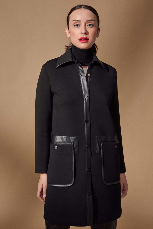 Abrigo largo negro con bolsillos y detalles efecto piel Lolitas - lolitasyl.com