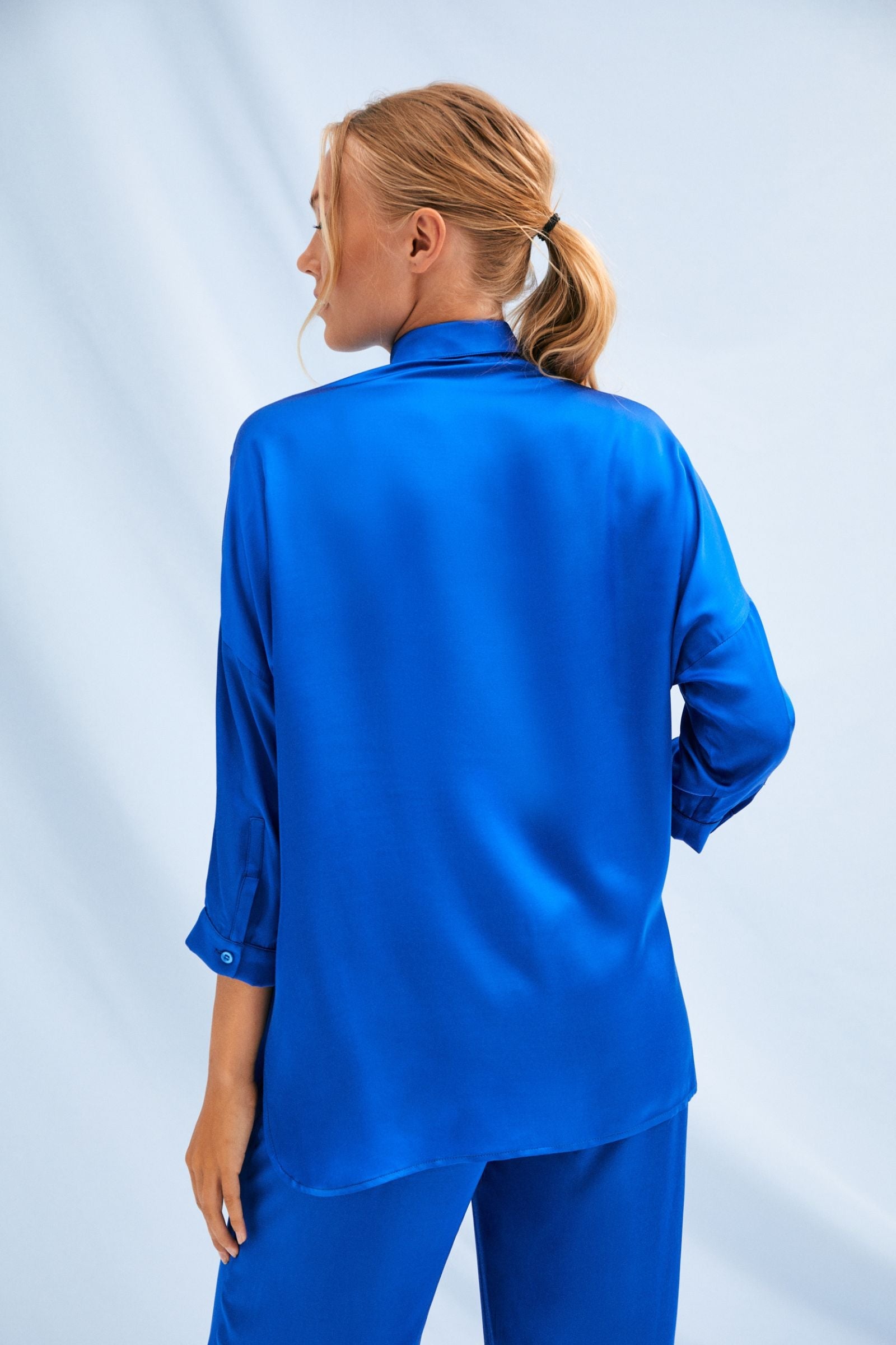 Camisa azul royal en saten larga LolitasyL - lolitasyl.com