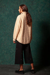 Camisa beige borrego con automaticos LolitasyL - lolitasyl.com