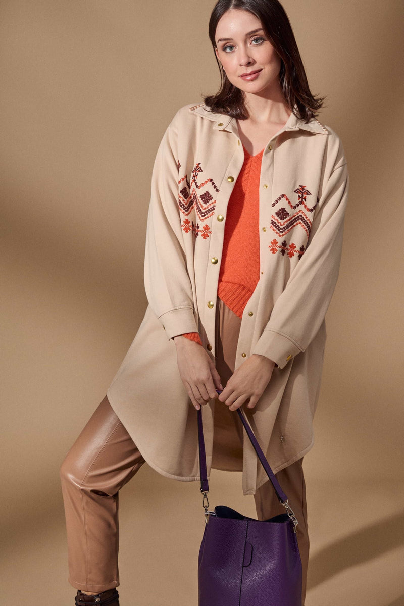 Camisa larga beige milk con automaticos y bordado etnico Lolitas - lolitasyl.com