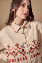 Camisa larga beige milk con automaticos y bordado etnico Lolitas - lolitasyl.com