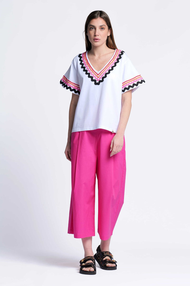 Camiseta blanca algodon adorno picunela en escote pico Lolitas&L - lolitasyl.com