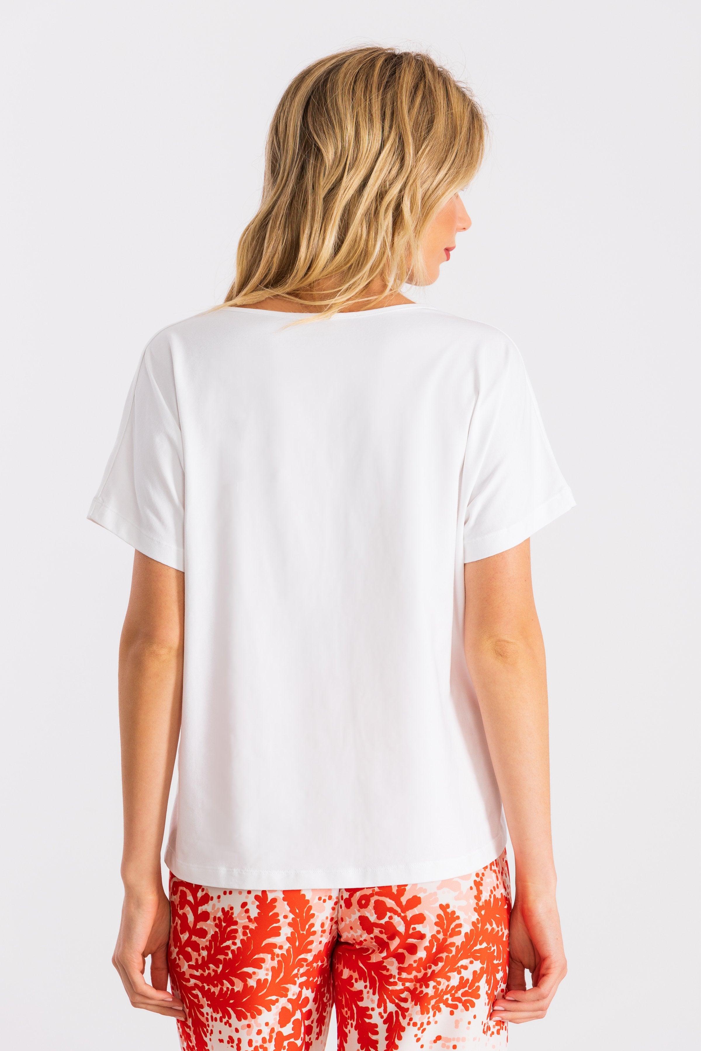 Camiseta blanca con bordado al tono flor LolitasyL - lolitasyl.com