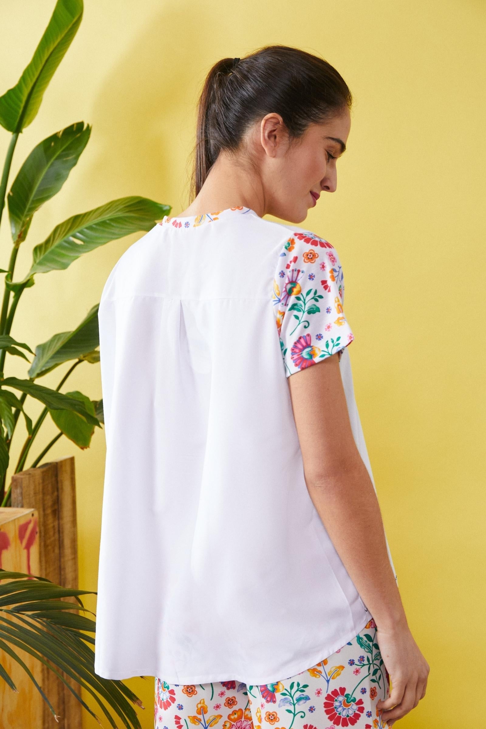 Camiseta blanca estampado columpio con mangas flores - lolitasyl.com