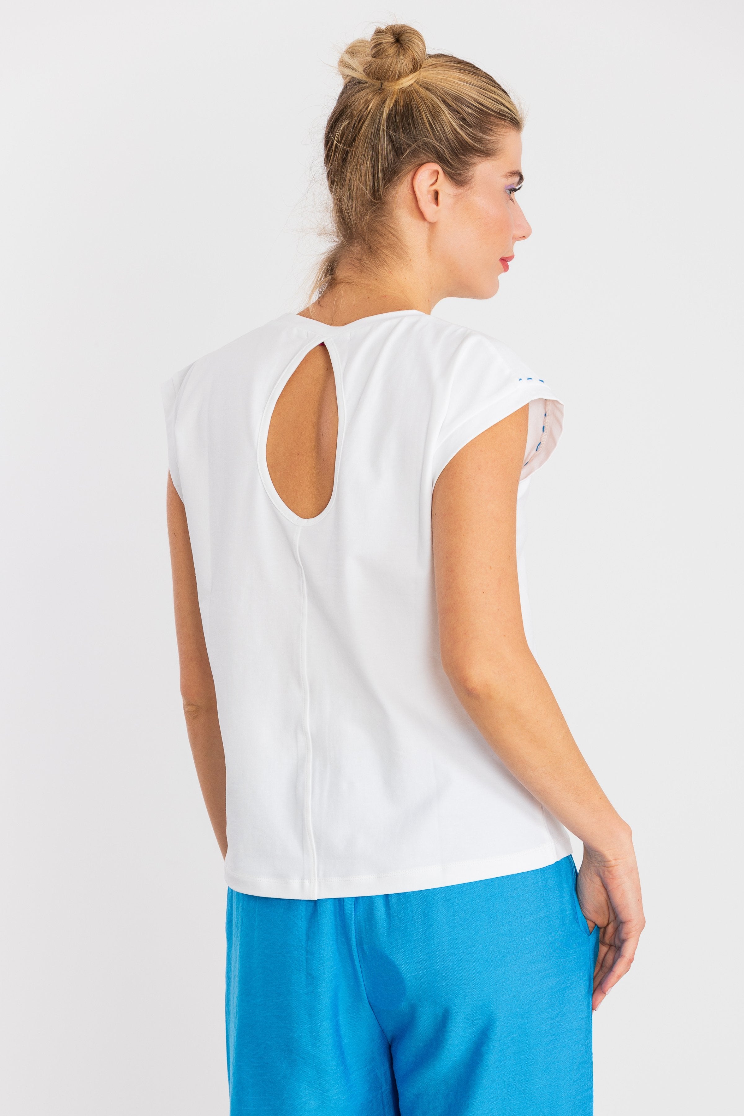 Camiseta blanca estampado con bordado muñeca LolitasyL - lolitasyl.com