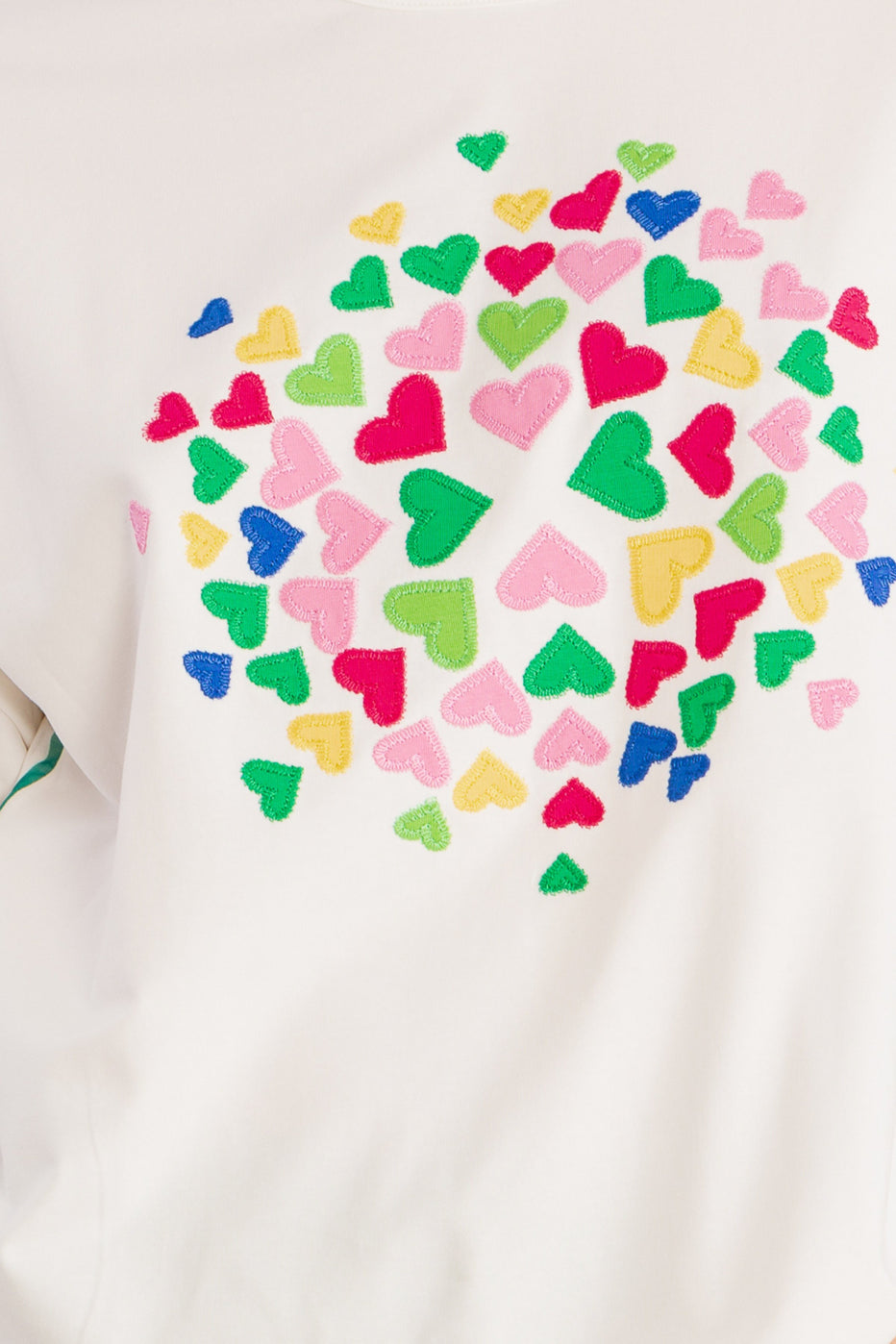Camiseta blanca estampado multicolor de corazones LolitasyL - lolitasyl.com