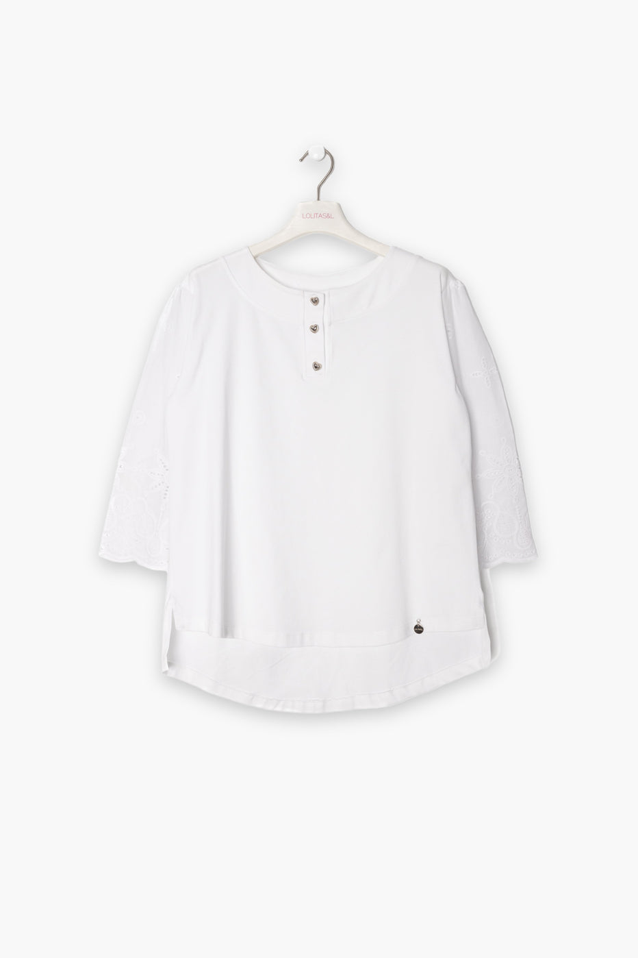 Camiseta blanca manga bordada con botones en el escote LolitasyL - lolitasyl.com