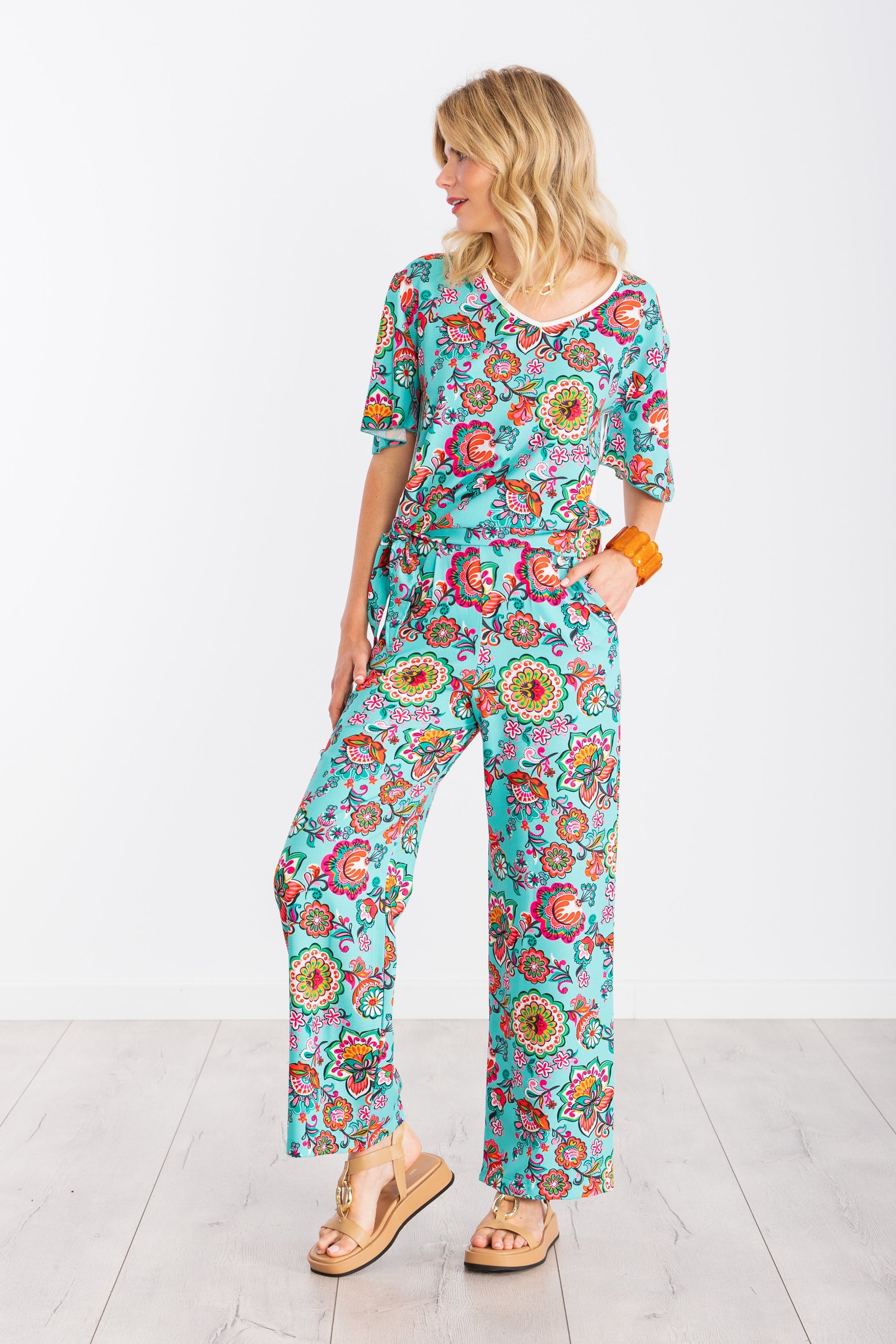 Camiseta estampado Mandala anudada en la cadera LolitasyL - lolitasyl.com