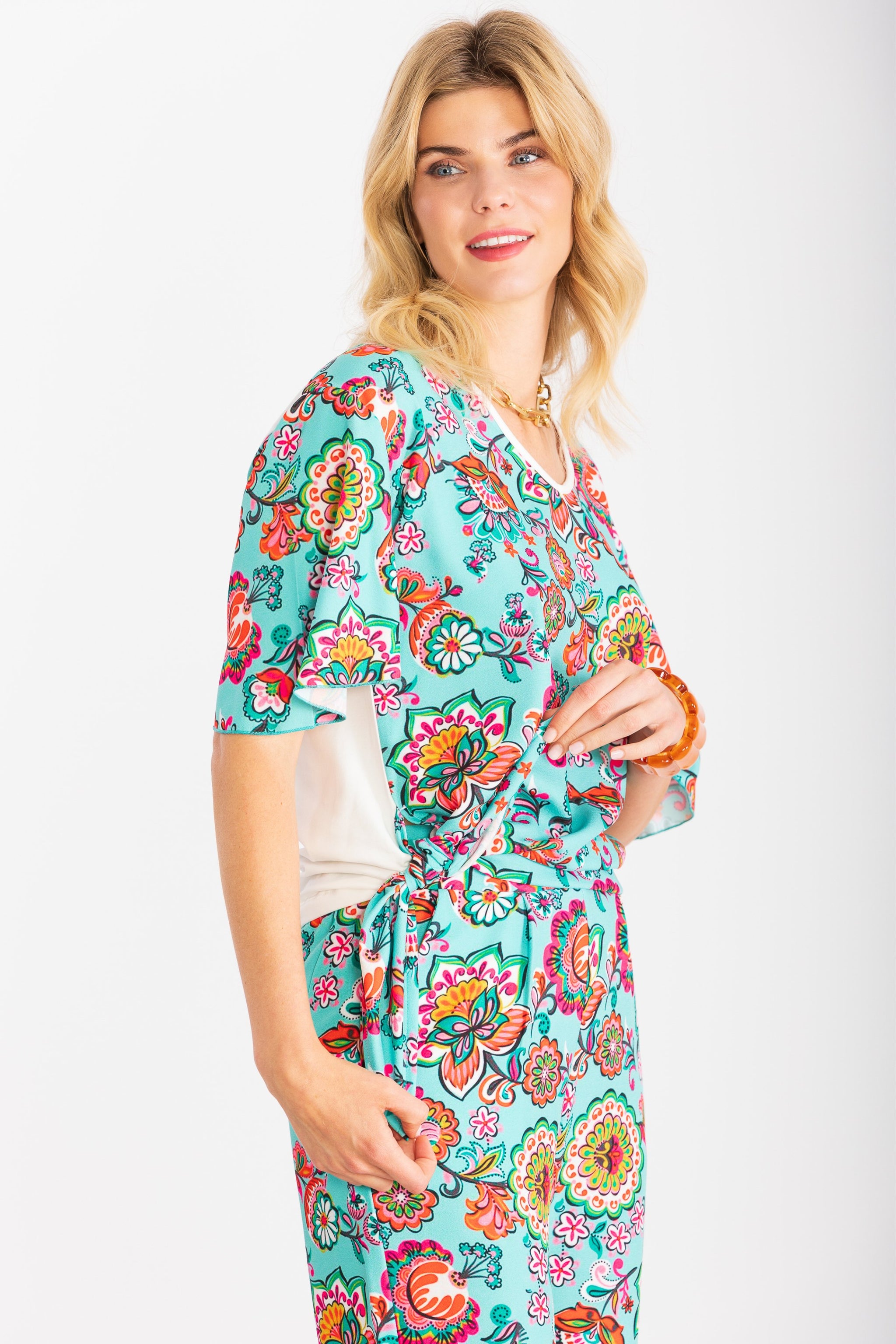 Camiseta estampado Mandala anudada en la cadera LolitasyL - lolitasyl.com