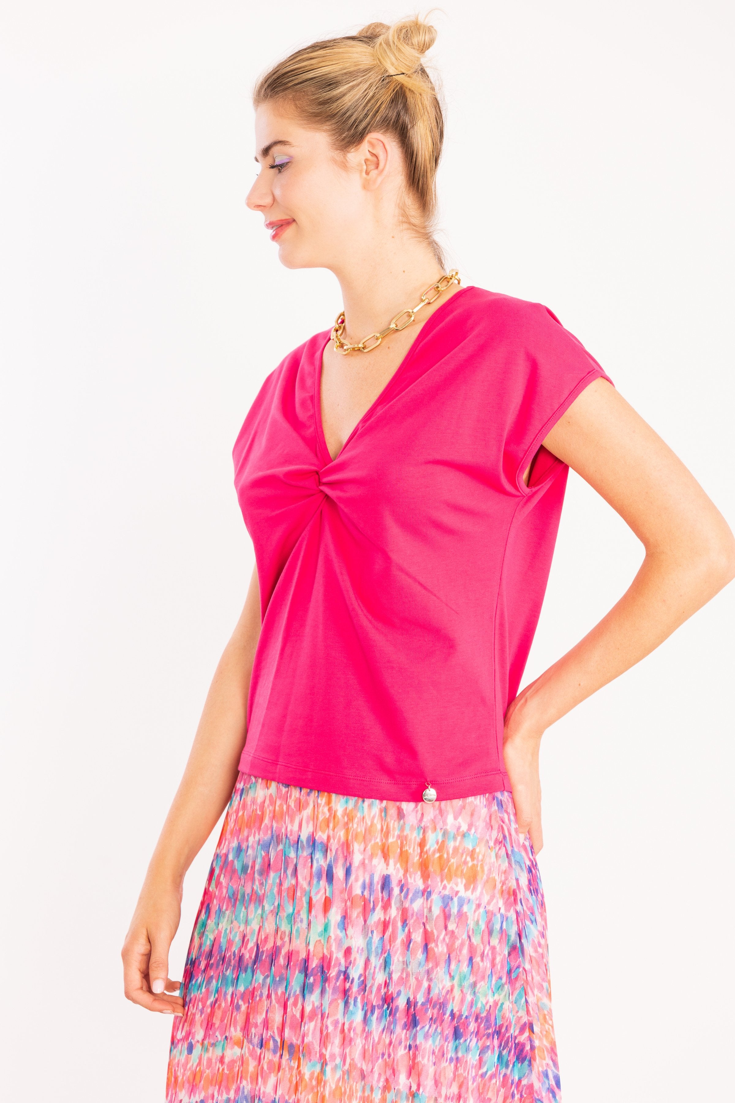 Camiseta fucsia pico anudada en el pecho LolitasyL - lolitasyl.com