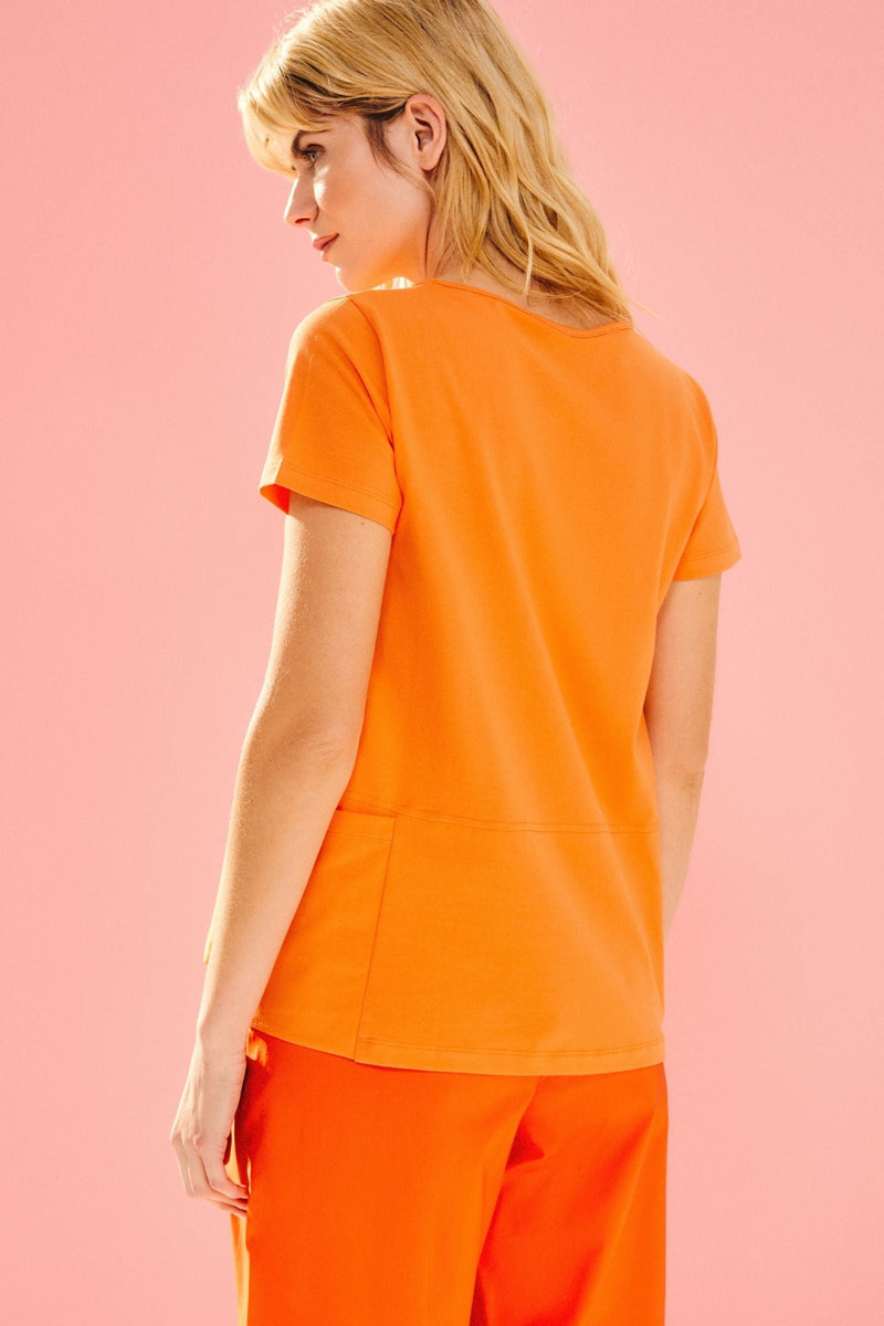 Camiseta naranja flúor básica con corte y bolsillos Lolitas - lolitasyl.com