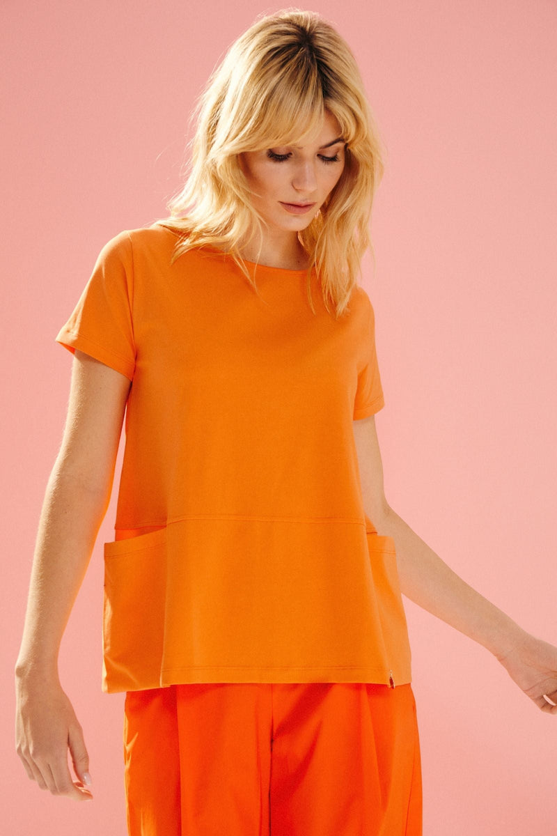 Camiseta naranja flúor básica con corte y bolsillos Lolitas - lolitasyl.com