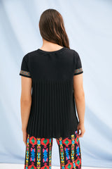 Camiseta negra acabado etnico en mangas y contorno Lolitas&L - lolitasyl.com