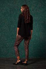Camiseta negra con motivo corazon calado LolitasyL - lolitasyl.com
