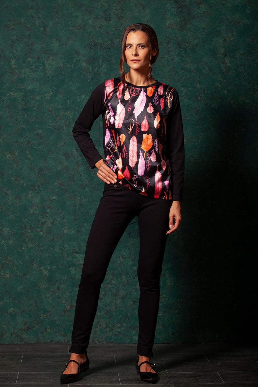 Camiseta negra delantero saten con estampado plumage LolitasyL - lolitasyl.com