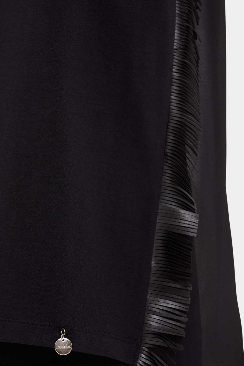 Camiseta negra escote collar con flecos en el contorno - lolitasyl.com